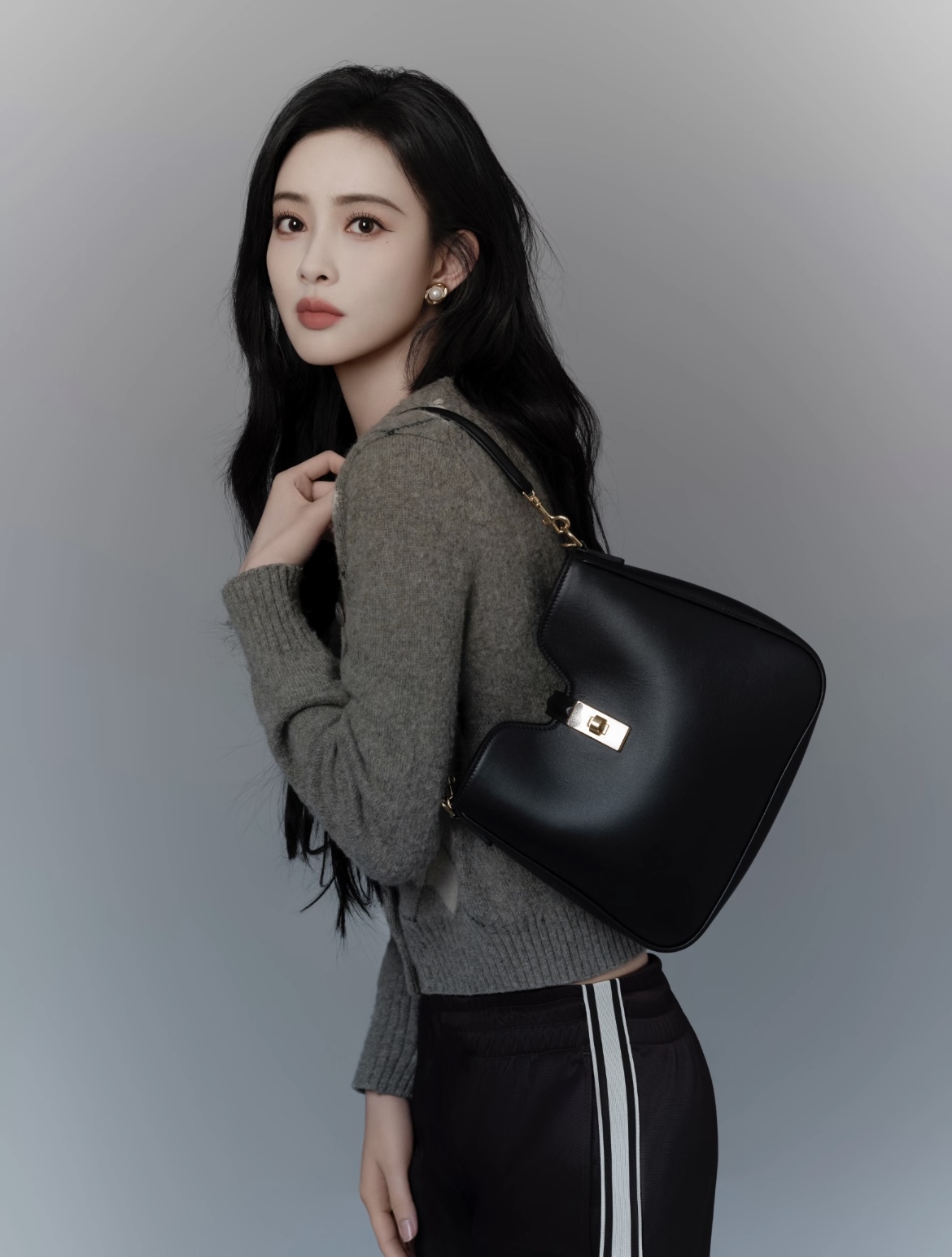 Celine Small size black, elegant and elegant, feeling like a heroine