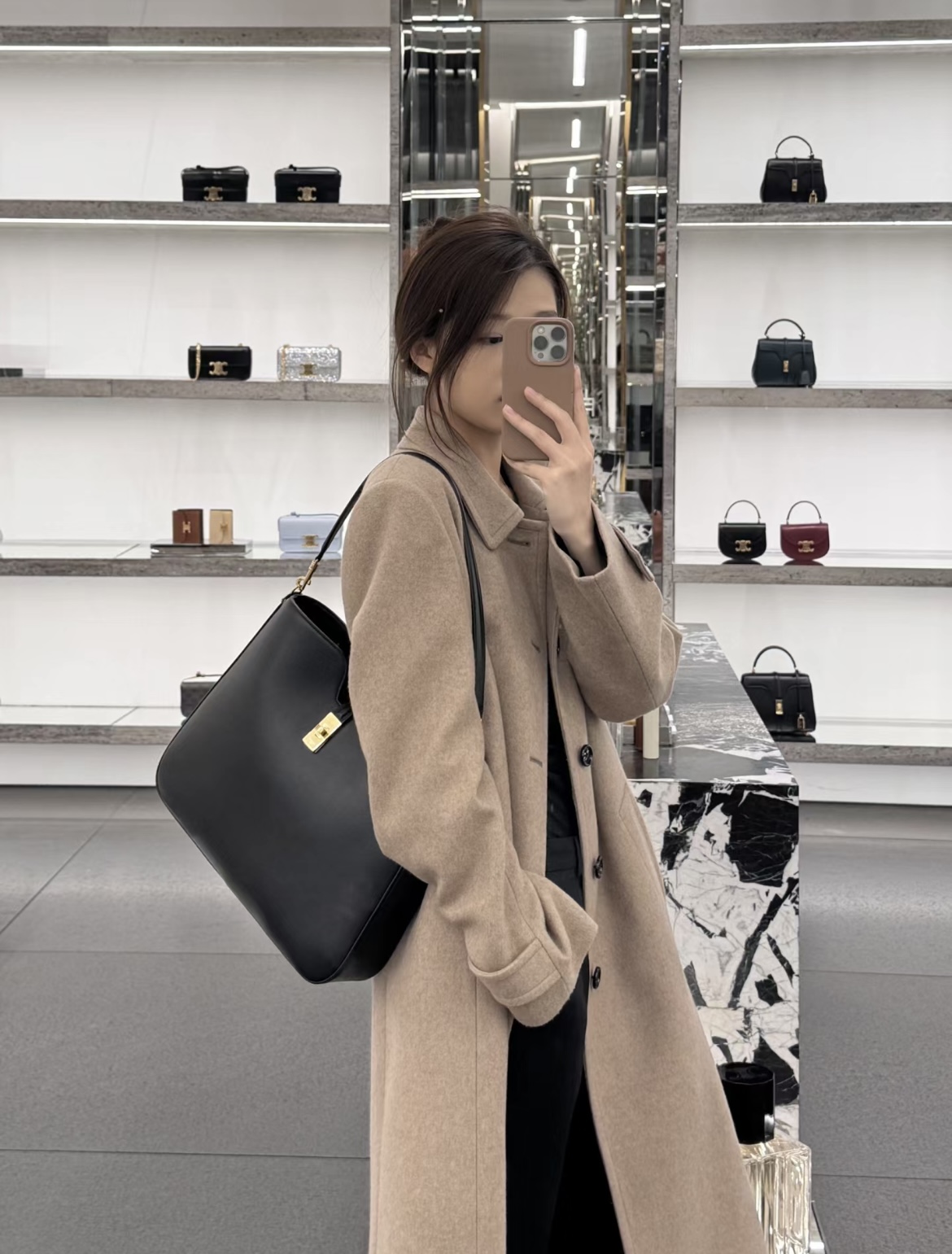 Celine Large size in black, full of atmosphere, low-key luxury and full of relaxation