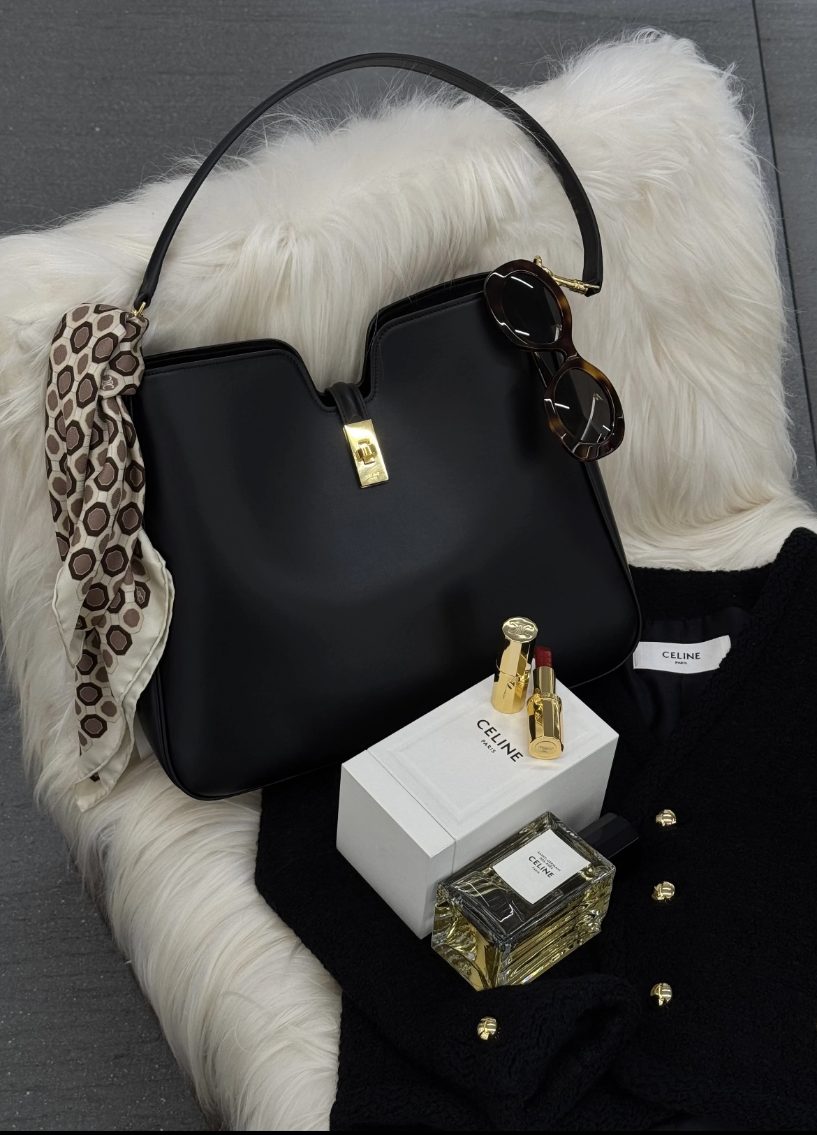Celine Product _dwYqfKeaEHz4qJJwbO_1O4r8pxPxD9jAG6sEVLg
