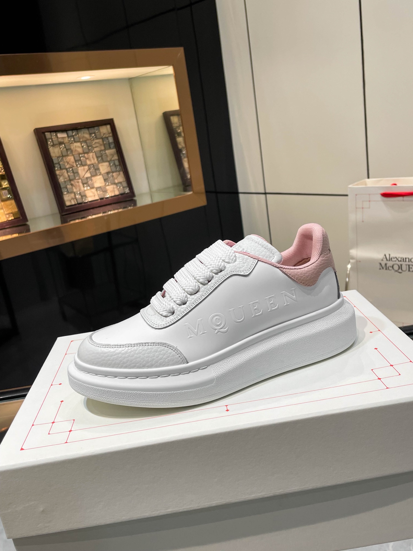 McQueen 2025 Fashion Collection: Custom Italian Leather Shoes with Iconic Style - 图片 7