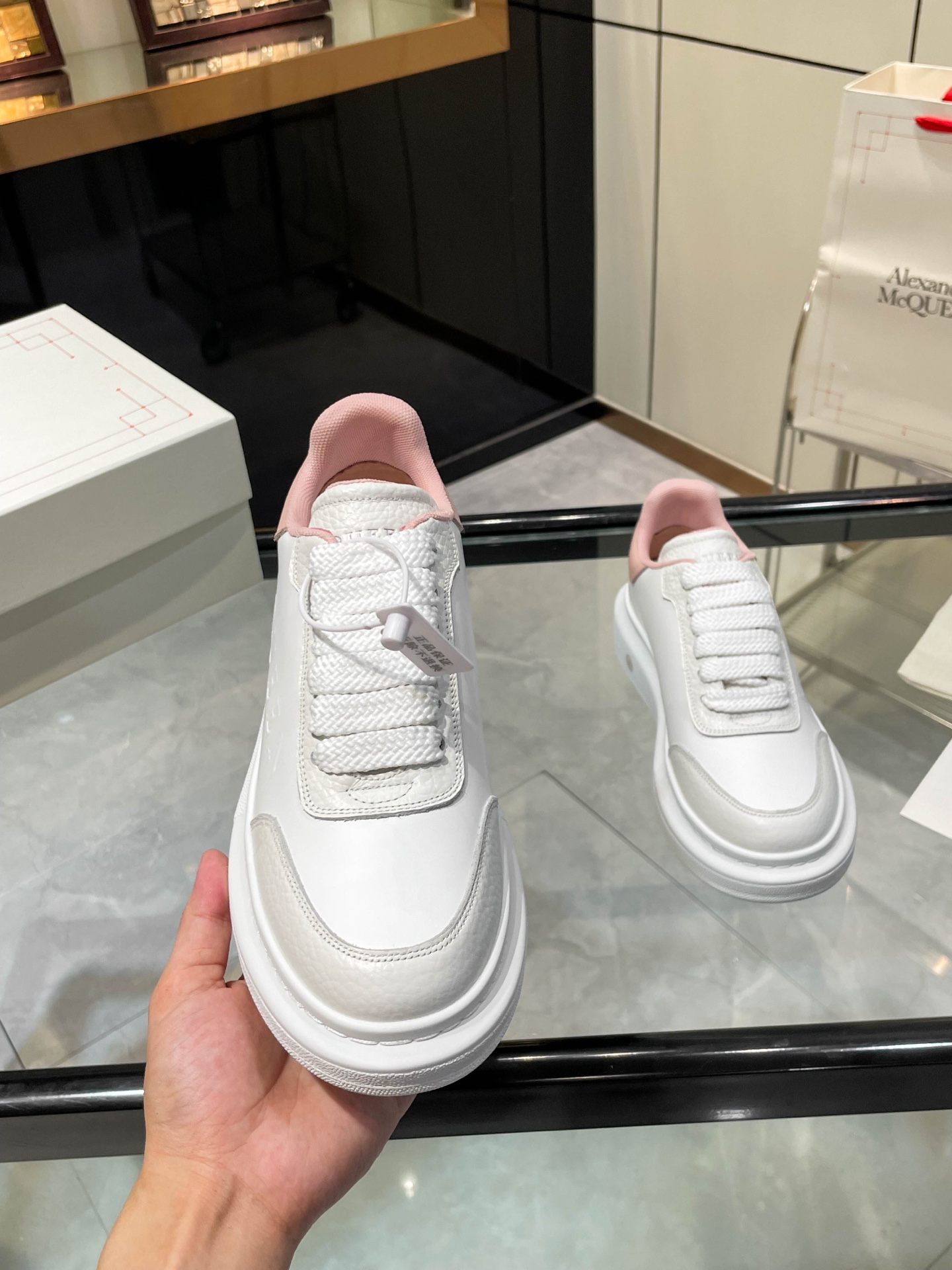 McQueen 2025 Fashion Collection: Custom Italian Leather Shoes with Iconic Style - 图片 3
