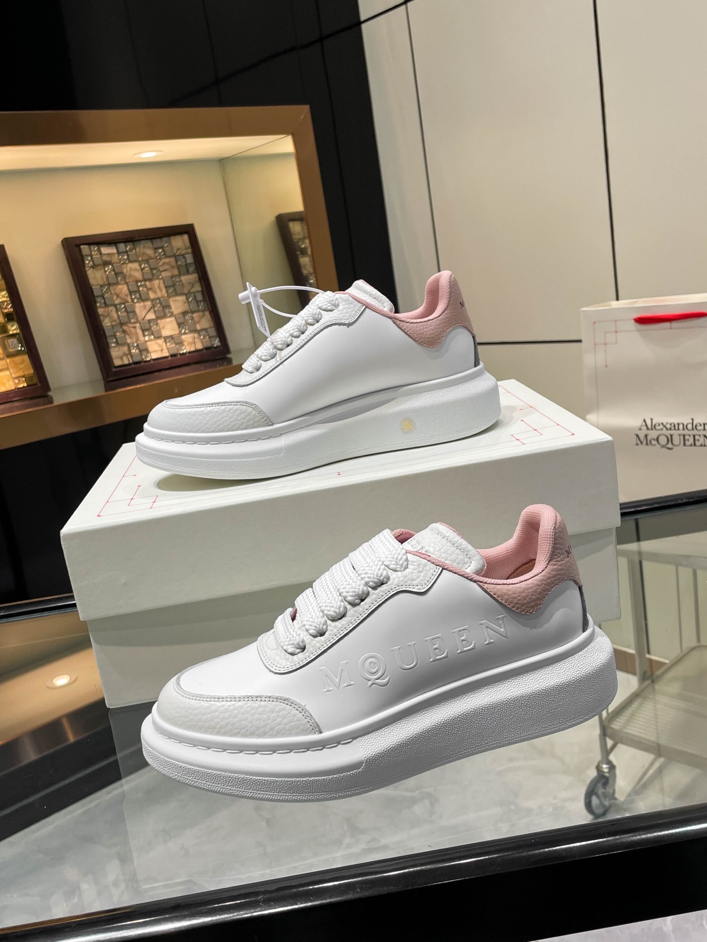 McQueen 2025 Fashion Collection: Custom Italian Leather Shoes with Iconic Style - 图片 8