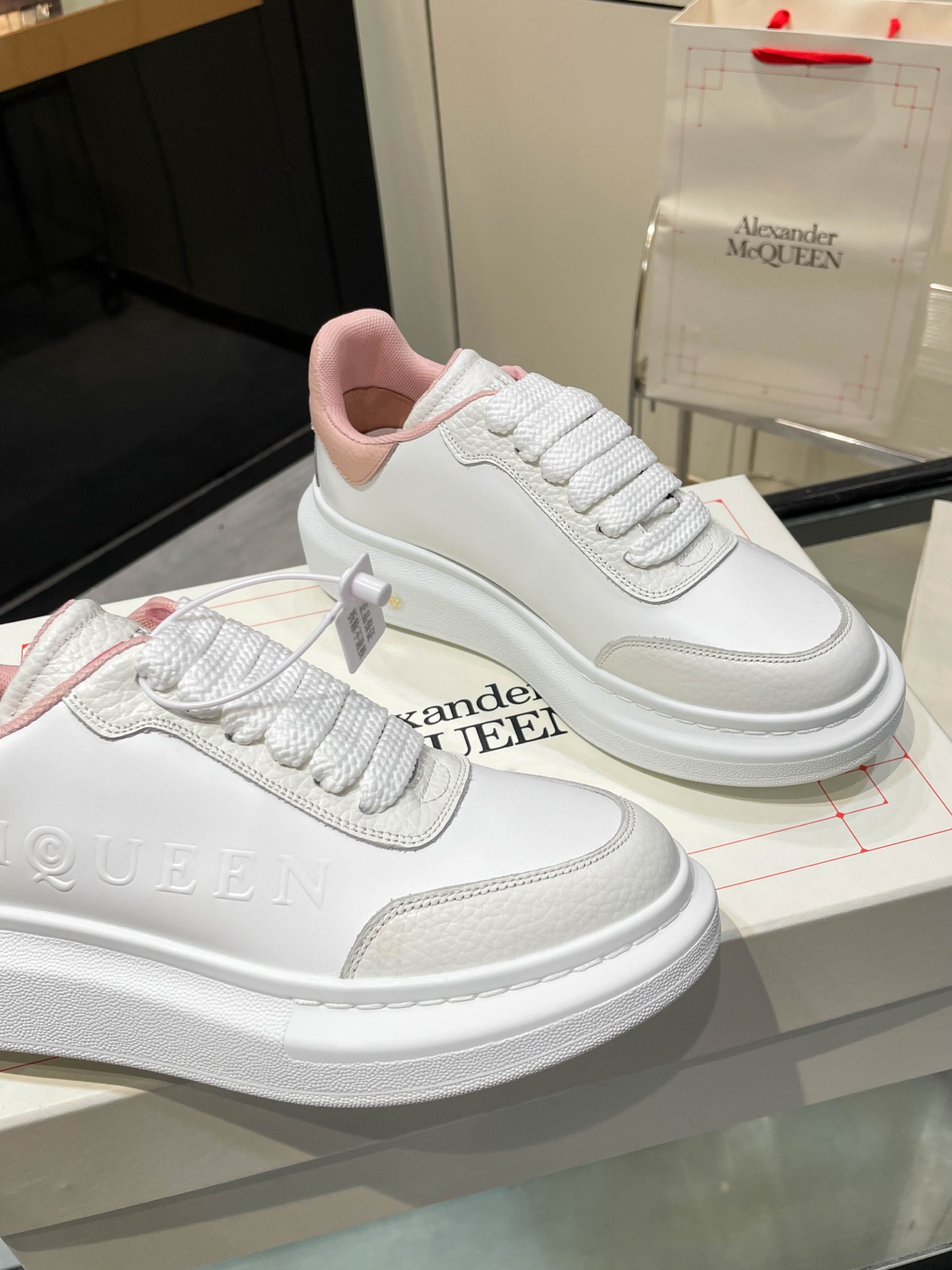 McQueen 2025 Fashion Collection: Custom Italian Leather Shoes with Iconic Style - 图片 6