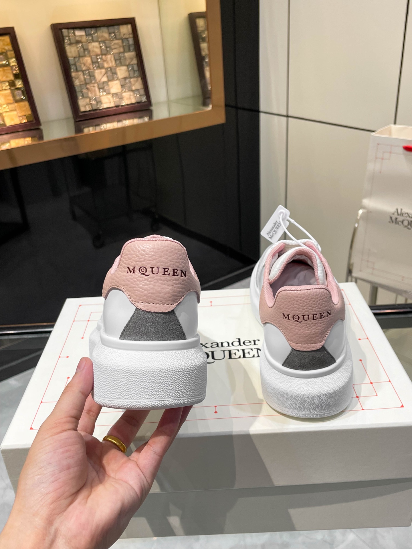 McQueen 2025 Fashion Collection: Custom Italian Leather Shoes with Iconic Style - 图片 4