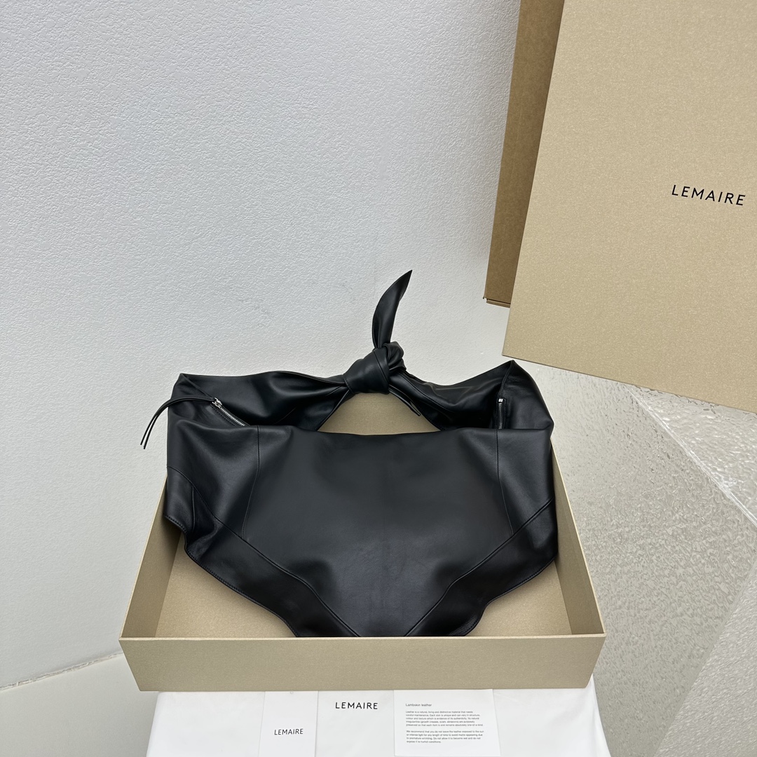 르메르 반다나 크루아상 숄더백 블랙 양가죽 8823