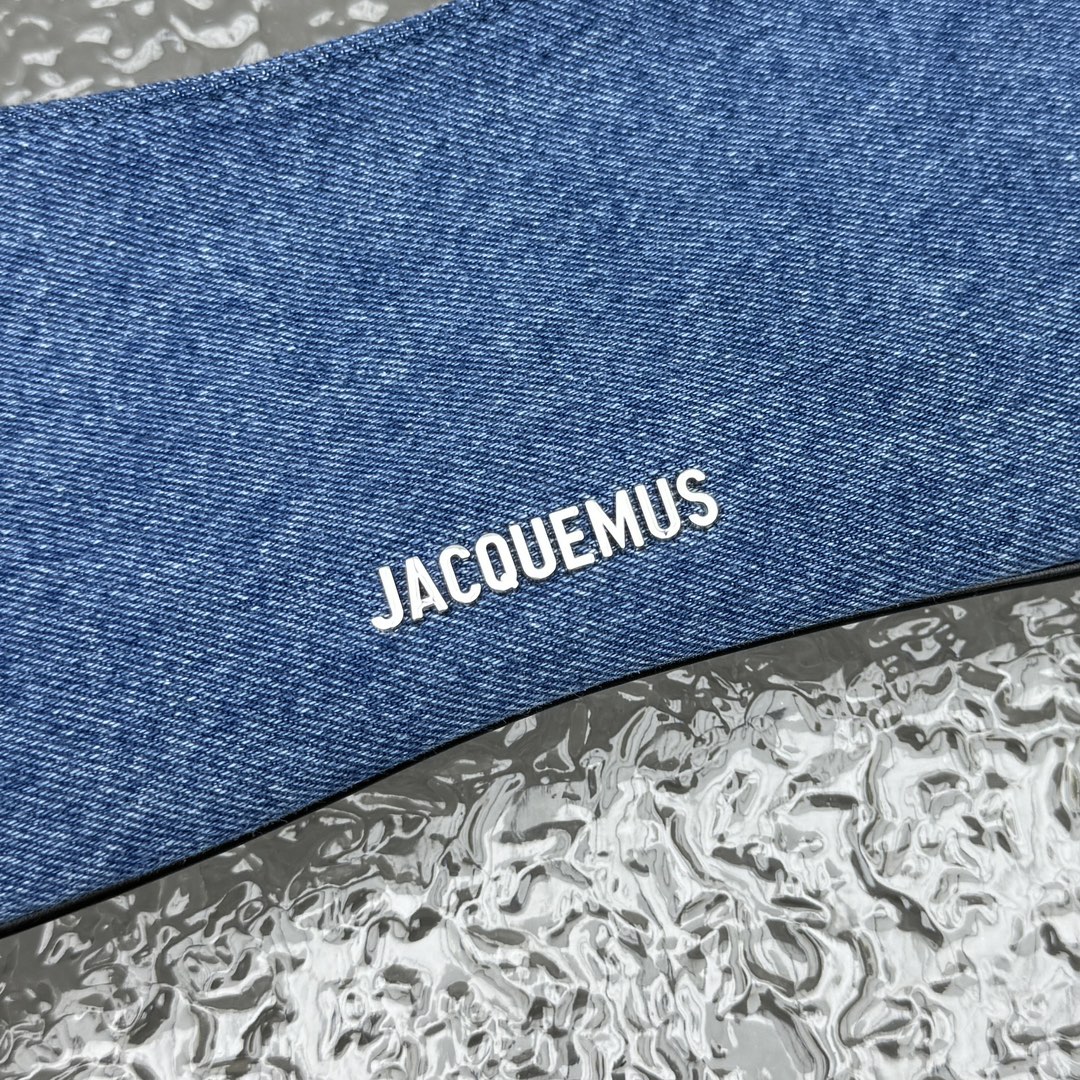 牛仔蓝️现货Jacquemus̶LeBisou法棍腋下斜挎ins上真的火炸掉的小众品牌又出新爆款了造型可