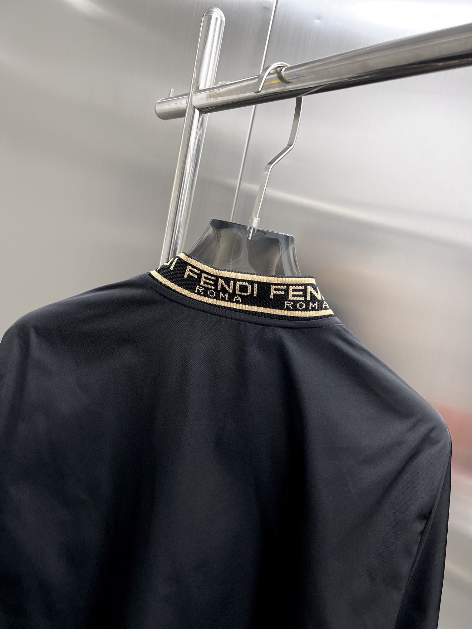 High-End Custom Fendi Baseball Jackets: Quality, Style, and Versatility - 图片 9