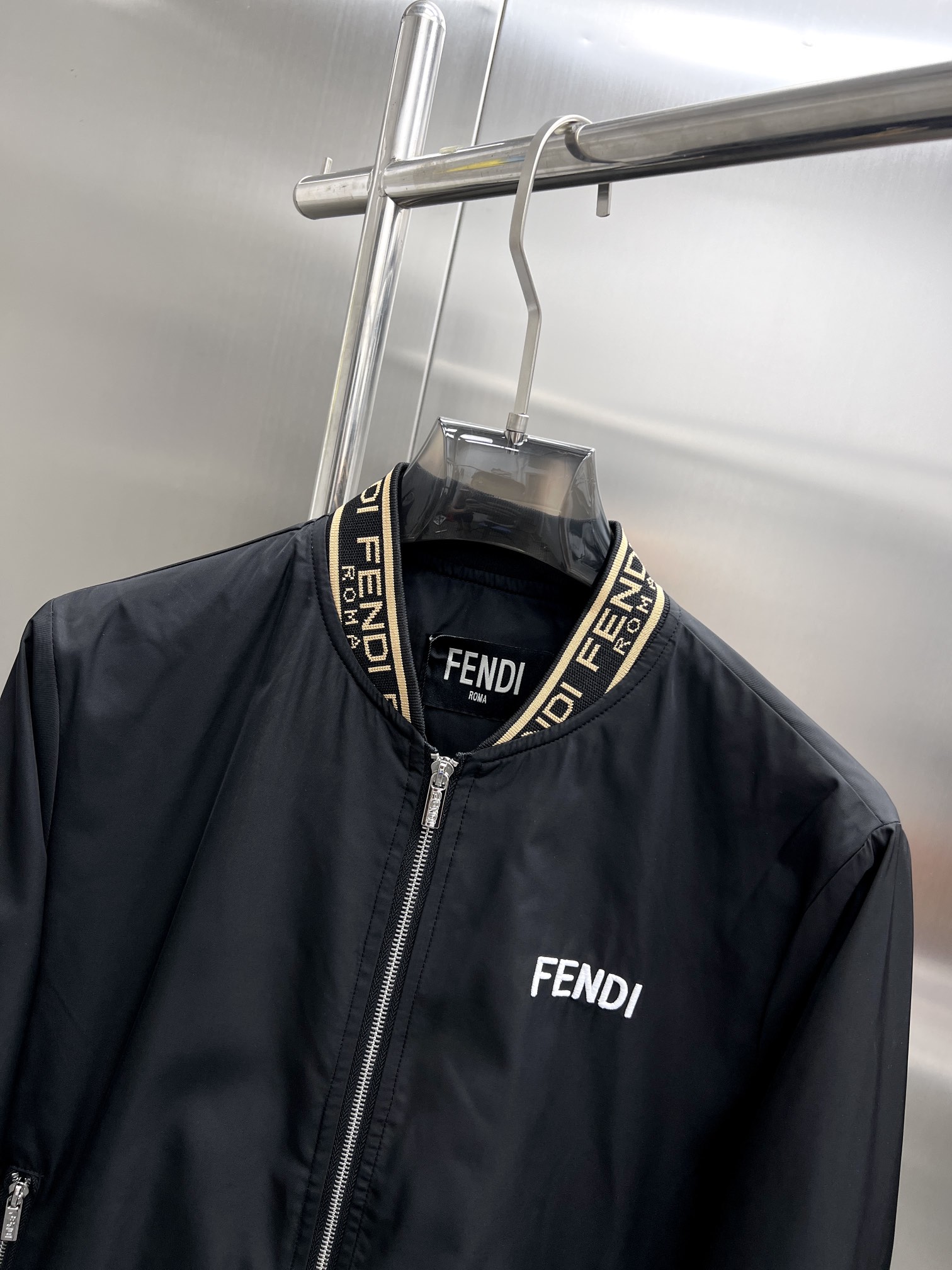 High-End Custom Fendi Baseball Jackets: Quality, Style, and Versatility - 图片 4