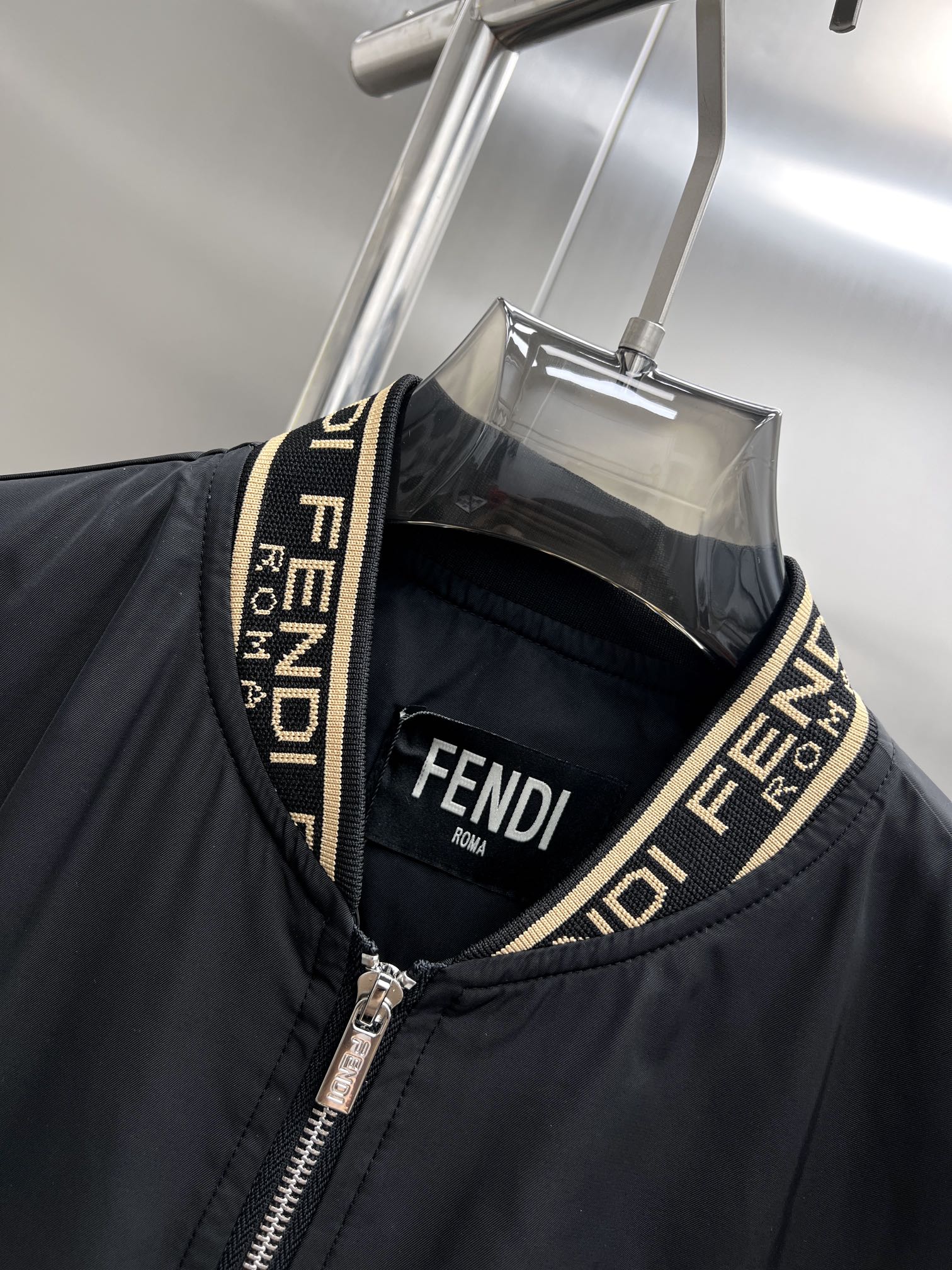 High-End Custom Fendi Baseball Jackets: Quality, Style, and Versatility - 图片 5