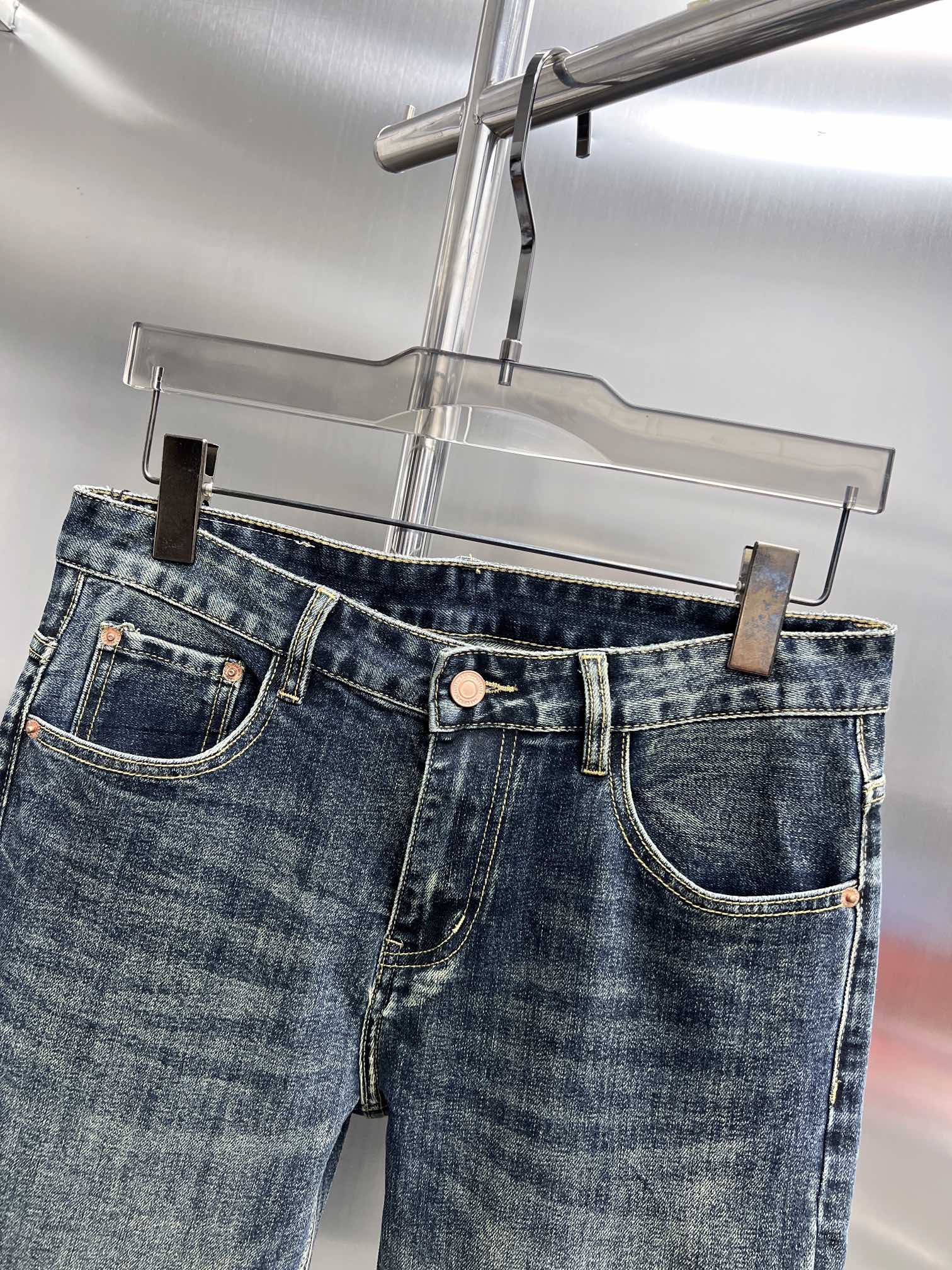 Barbara Burberry’s 2024 SS New Jeans: High-Quality Cotton Fabric with Custom Hardware - 图片 3