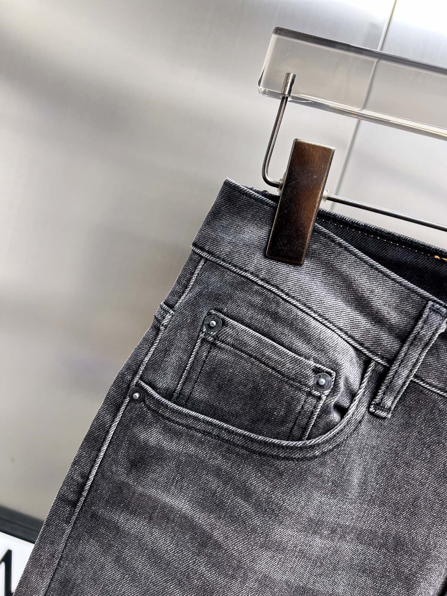 Armani 2024 SS Jeans: High-Quality Cotton Fabric, Customized Hardware, Limited Availability - 图片 5
