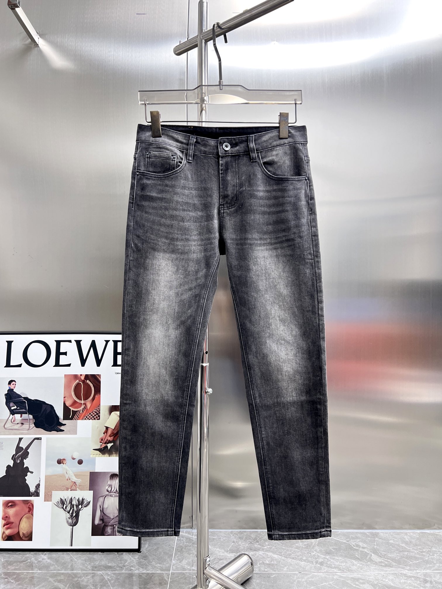 Armani 2024 SS Jeans: High-Quality Cotton Fabric, Customized Hardware, Limited Availability - 图片 1