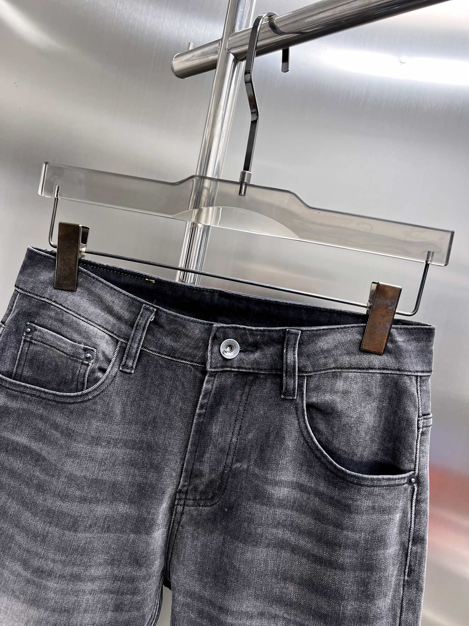 Armani 2024 SS Jeans: High-Quality Cotton Fabric, Customized Hardware, Limited Availability - 图片 3