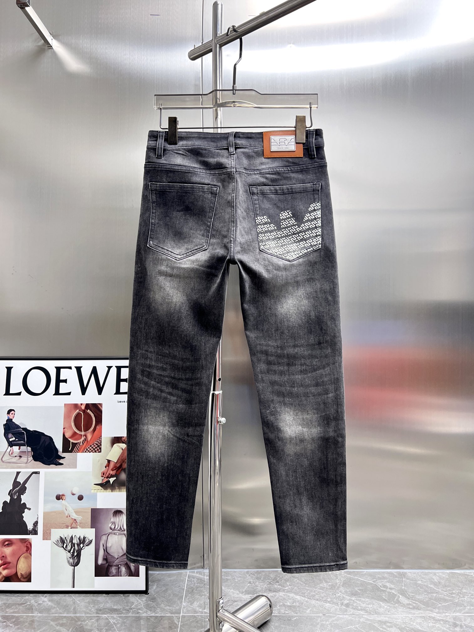 Armani 2024 SS Jeans: High-Quality Cotton Fabric, Customized Hardware, Limited Availability - 图片 2