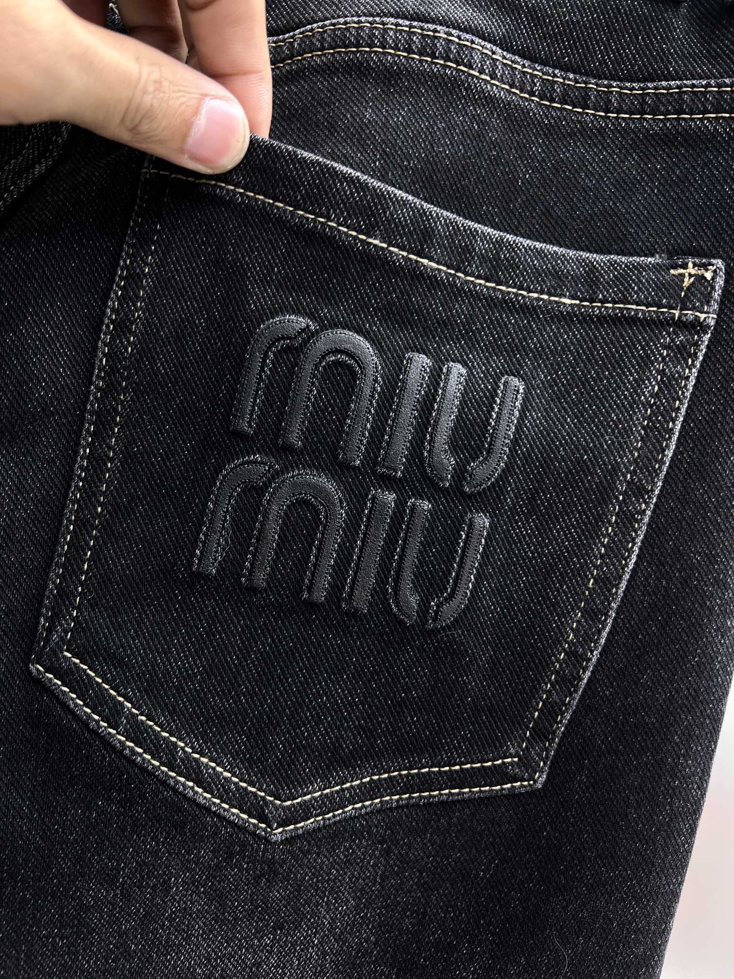 High-Quality Cotton Jeans with Customized Hardware for Hipsters in 2024 - 图片 9