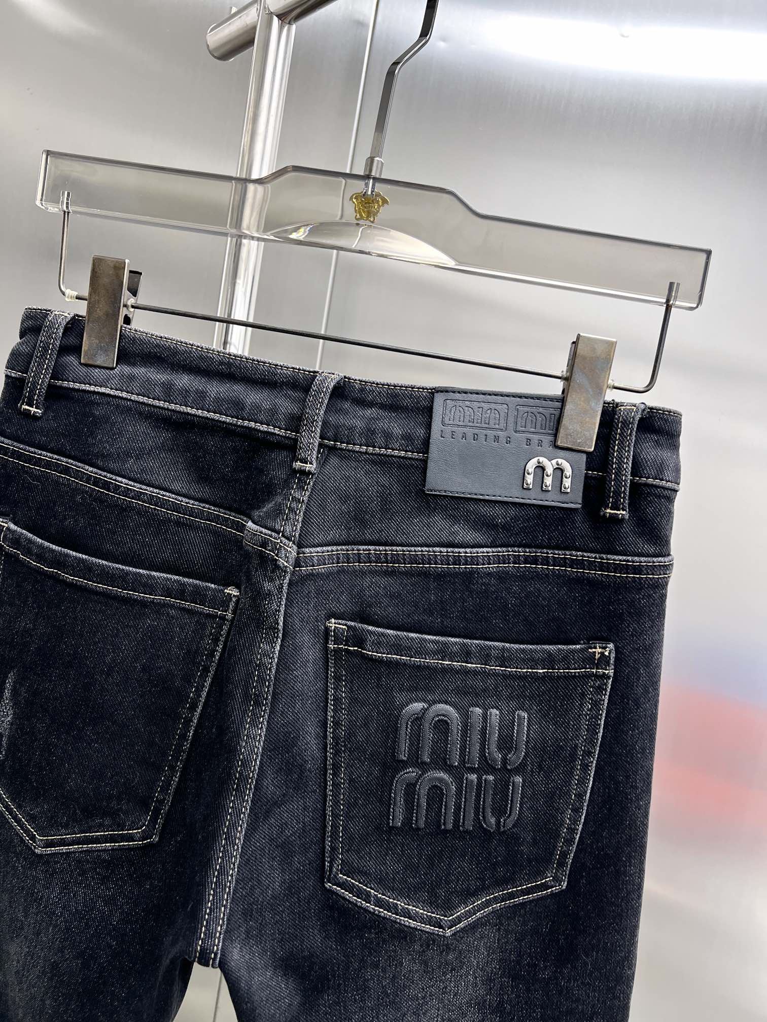 High-Quality Cotton Jeans with Customized Hardware for Hipsters in 2024 - 图片 8
