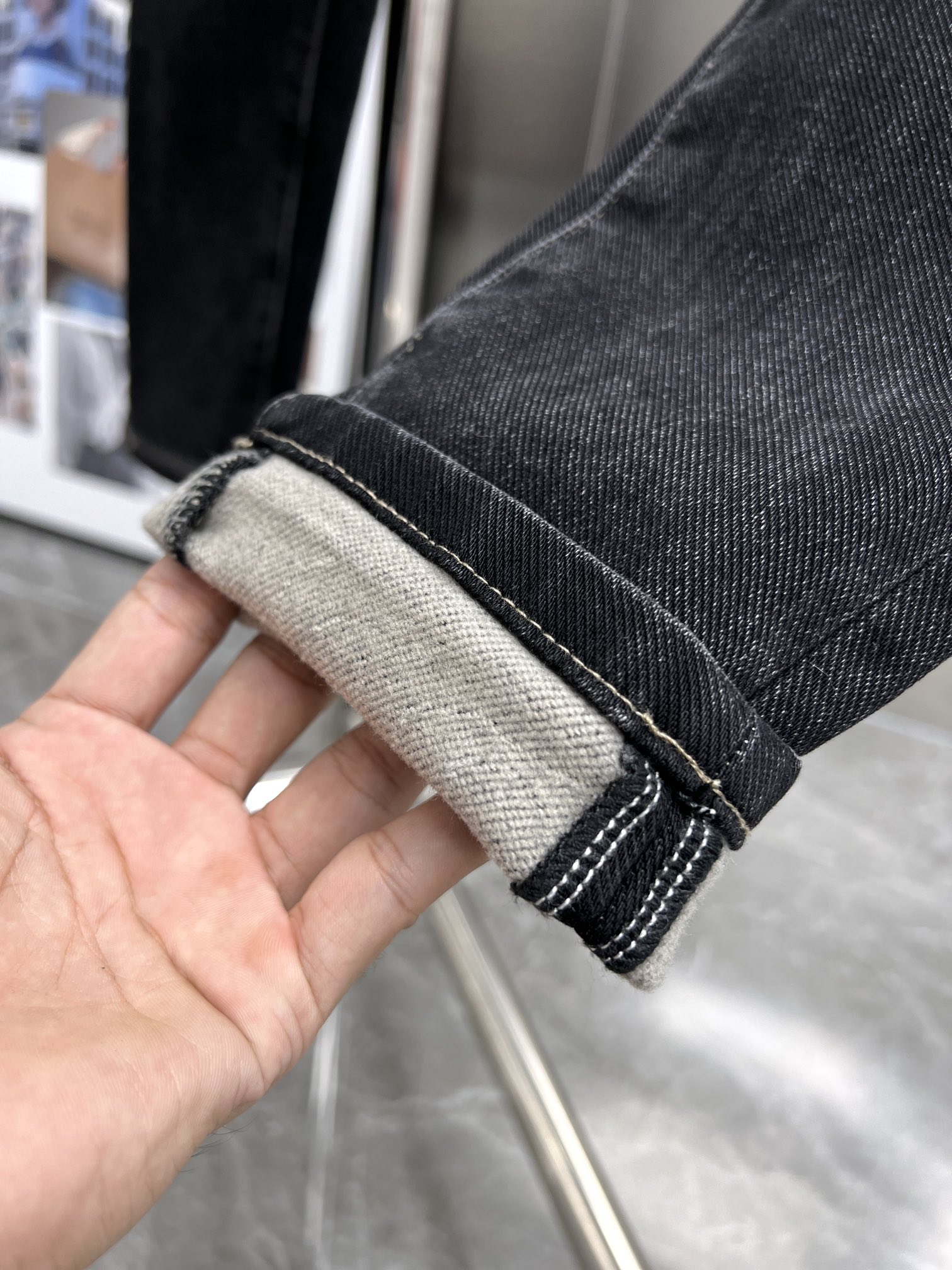 High-Quality Cotton Jeans with Customized Hardware for Hipsters in 2024 - 图片 7