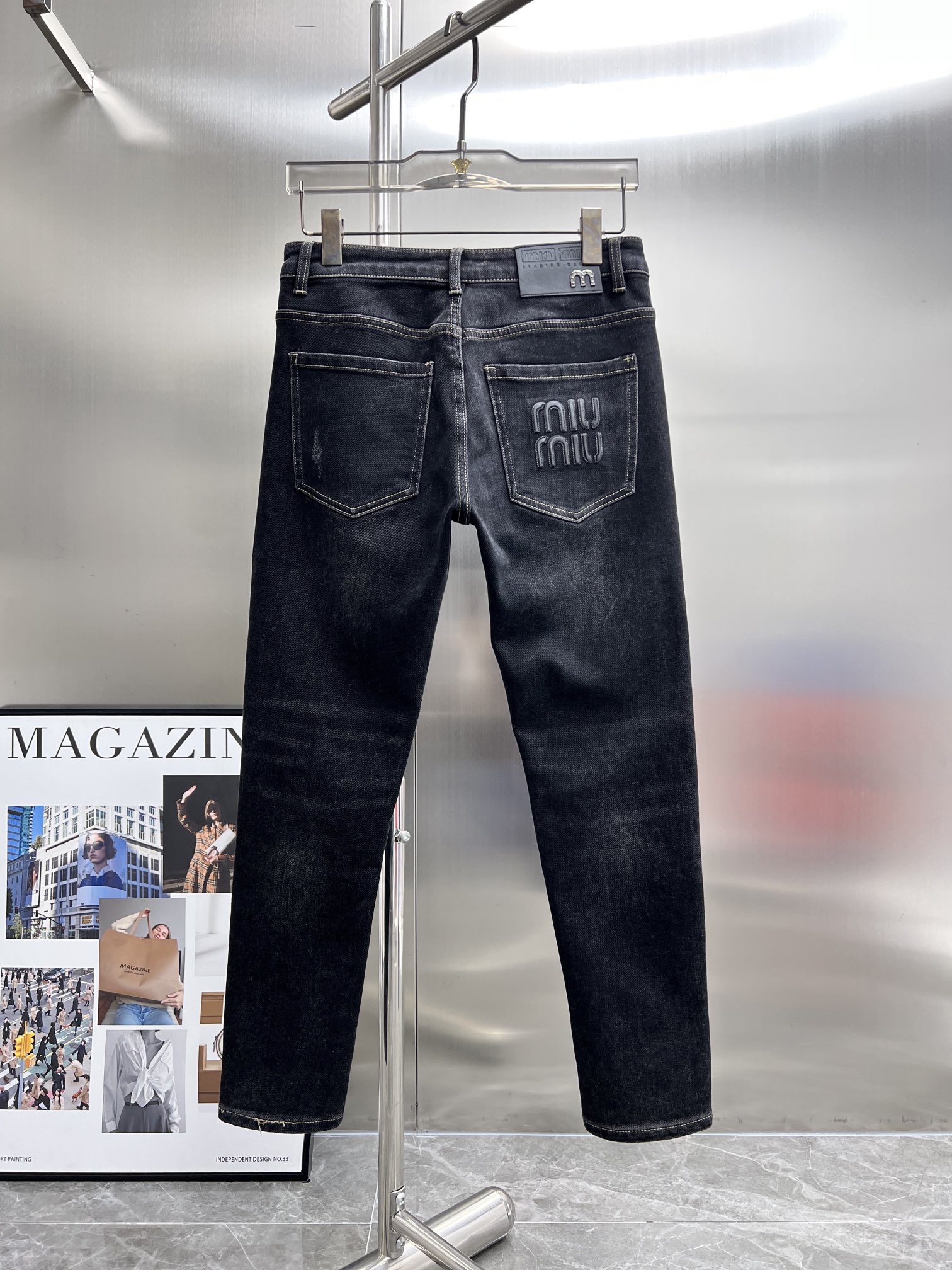 High-Quality Cotton Jeans with Customized Hardware for Hipsters in 2024 - 图片 2