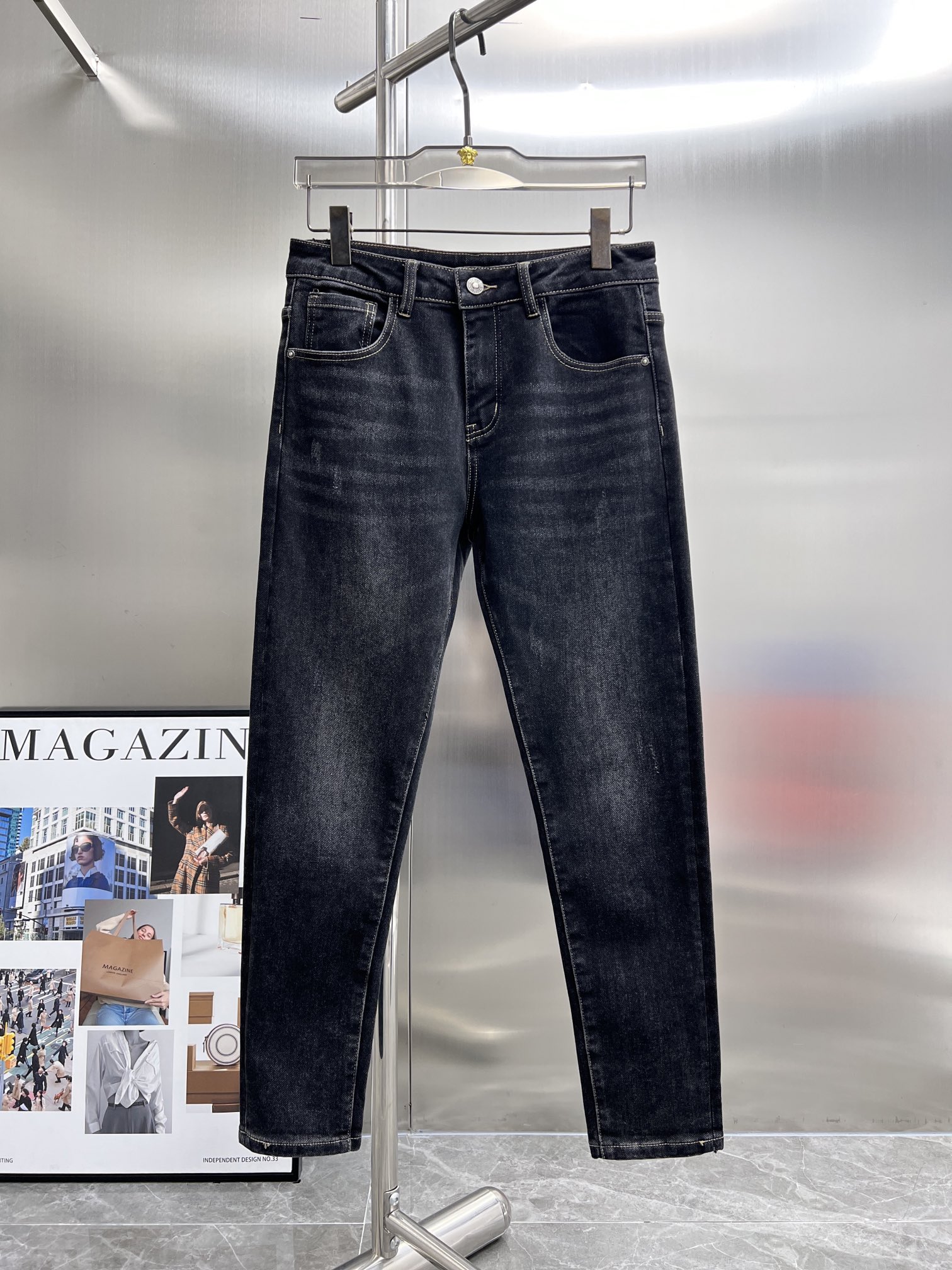High-Quality Cotton Jeans with Customized Hardware for Hipsters in 2024 - 图片 1