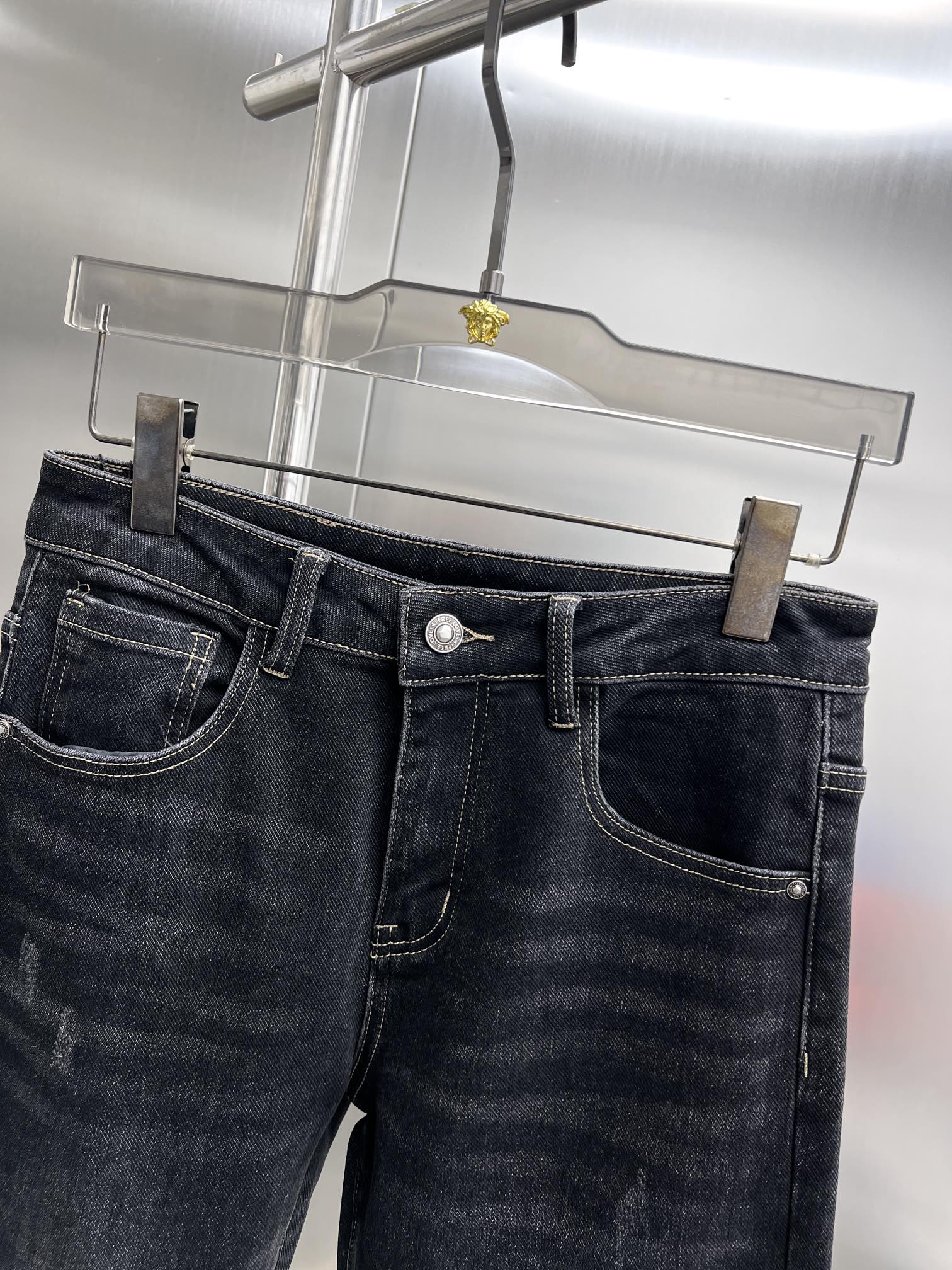 High-Quality Cotton Jeans with Customized Hardware for Hipsters in 2024 - 图片 3