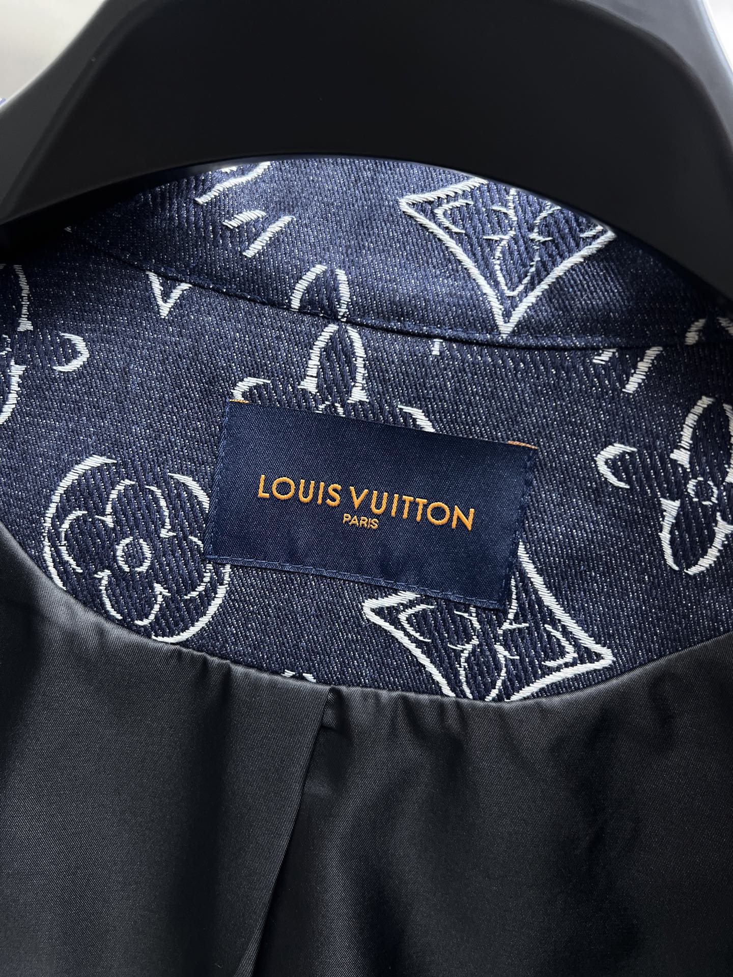 Chaqueta Bomber Louis Vuitton con Estampado Monograma para Hombre 12 i1750228403507 3850 0 10