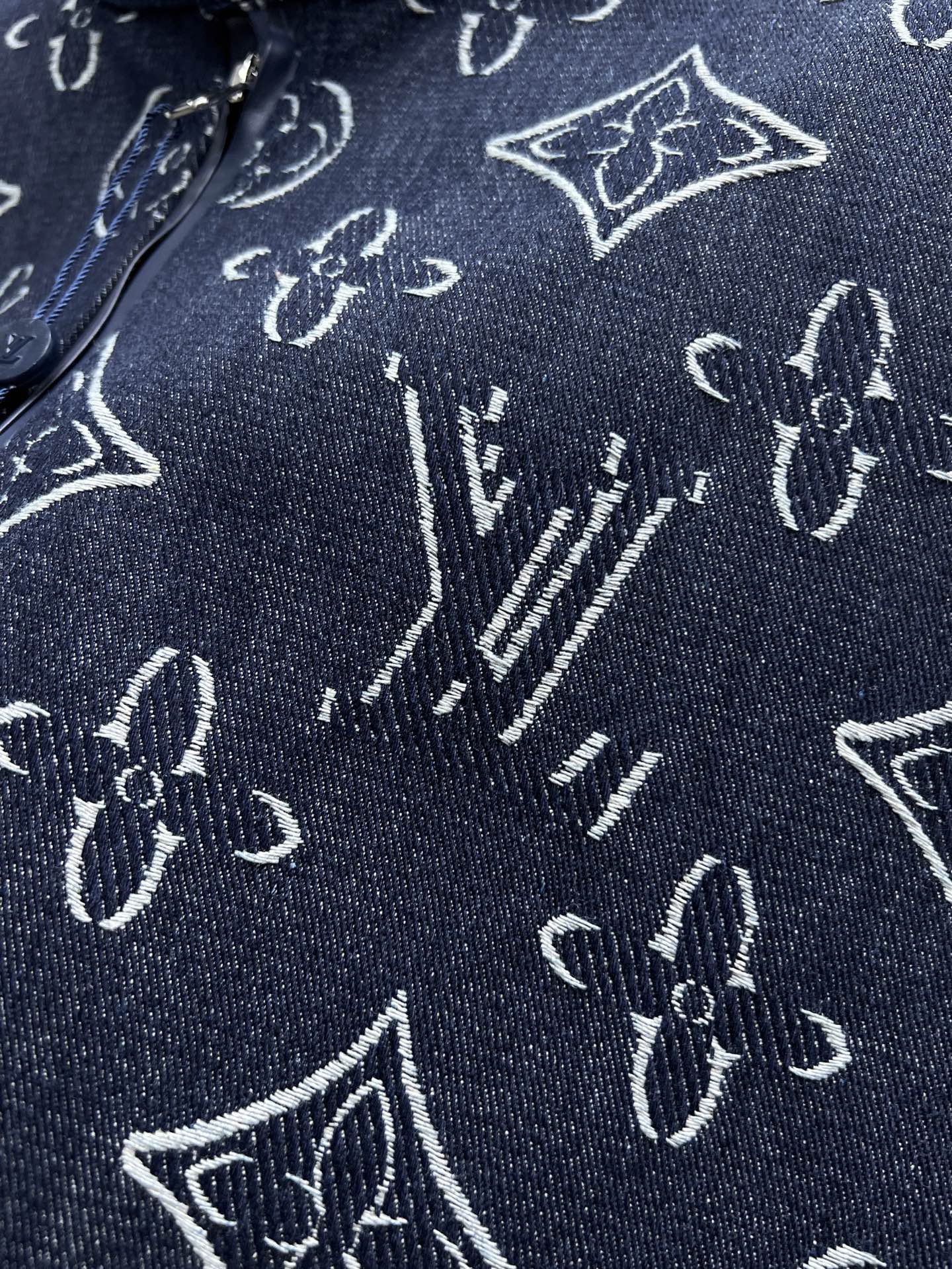 Chaqueta Bomber Louis Vuitton con Estampado Monograma para Hombre 10 i1750228404138 5070 0 8