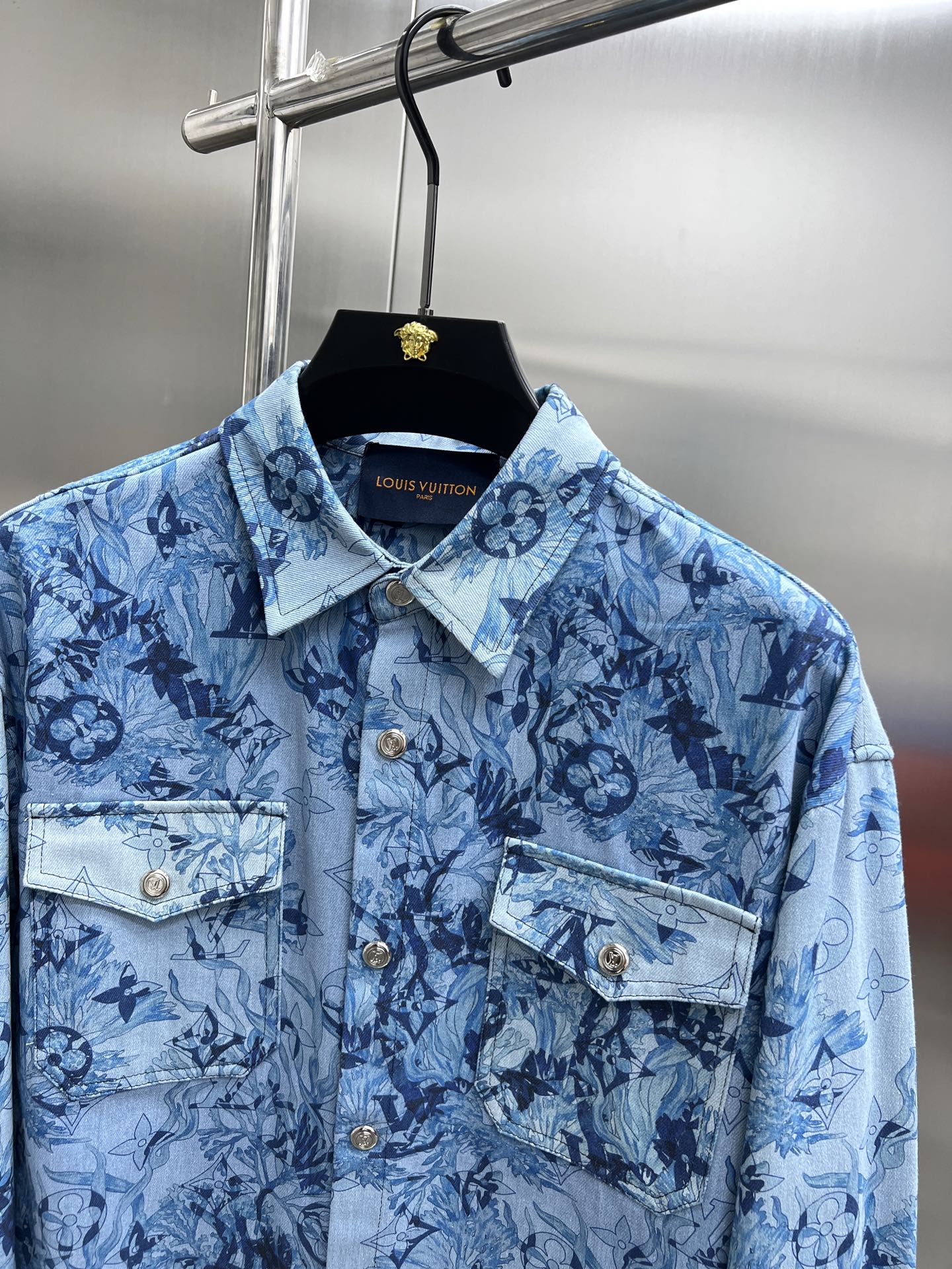 Louis Vuitton Camisa Vaquera con Estampado Floral para Hombre, Diseño Exclusivo 5 i1750315655003 962 0 3