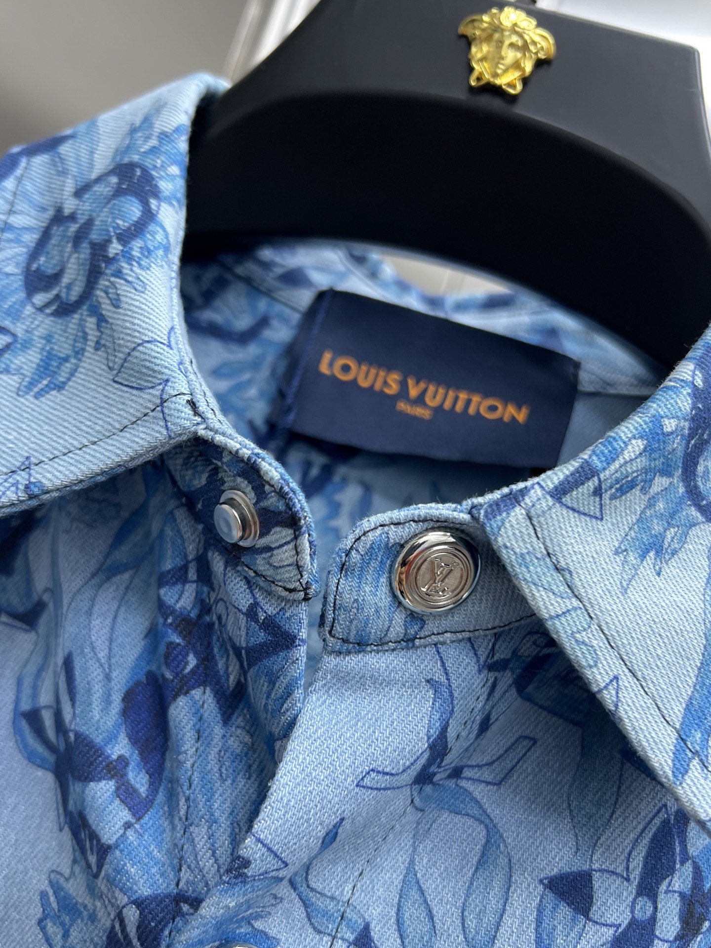 Louis Vuitton Camisa Vaquera con Estampado Floral para Hombre, Diseño Exclusivo 7 i1750315655076 8085 0 5