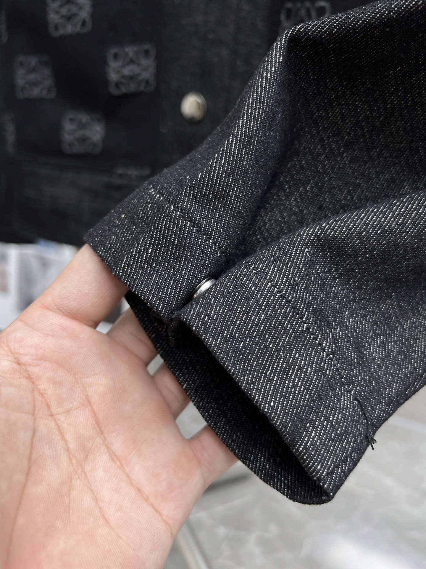 Loewe Chaqueta Vaquera con Cuello Clásico y Diseño Distintivo 13 i1750407005958 5836 0 11
