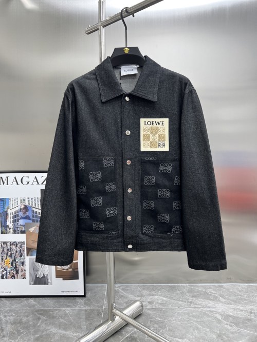 Loewe Chaqueta Vaquera con Cuello Clásico y Diseño Distintivo 21 Loewe Chaqueta Vaquera con Cuello Clásico y Diseño Distintivo