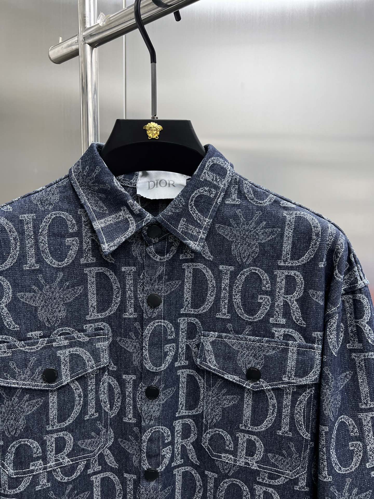 Camisa Vaquera Dior con Estampado Integral - Elegancia y Estilo 5 i1750407094616 9589 0 3