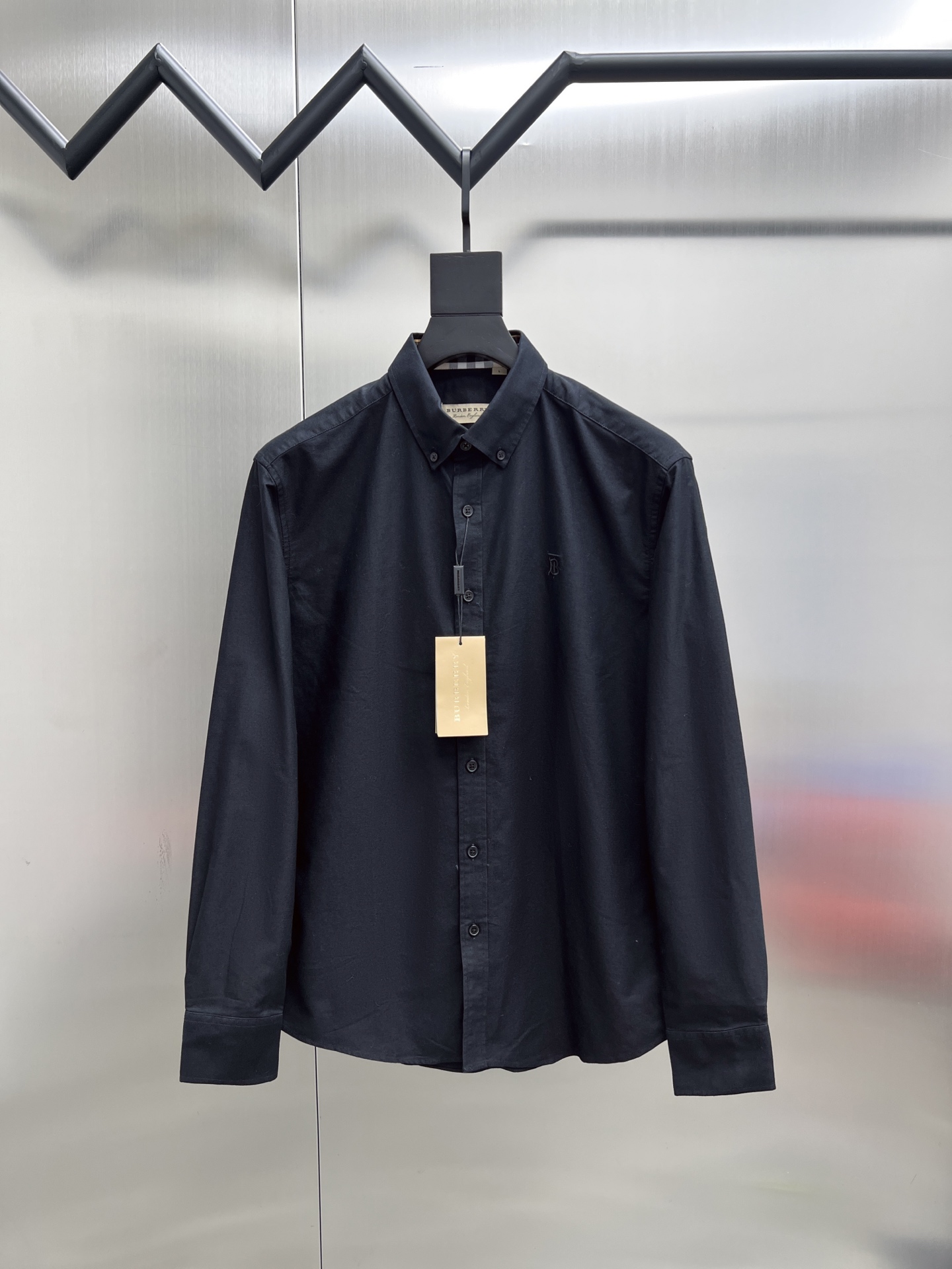 P190


 巴宝莉 Burberry🌟长袖 衬衫 衬衣🔥官网同步✨爆款 渠道货 高端定制 品质经得起任何形式检验，赋予你与众不同的上身体验！均经过严格的挑选工序，定制原版辅料，时尚百搭潮 上身优雅帅气， 个性十足，焕然一新的即视感 👍高版本

🐎🐎码数：M~3XL（尺码表在最后一张图片）