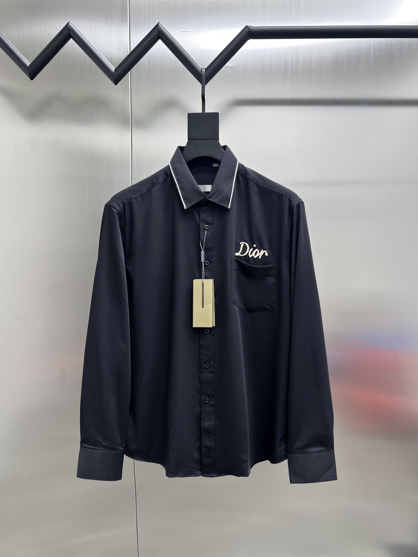 P195
迪奥 Dior🌟长袖 衬衫 衬衣🔥官网同步✨爆款 渠道货 高端定制 品质经得起任何形式检验,赋予你与众不同的上身体验!均经过严格的挑选工序,定制原版辅料,时尚百搭潮 上身优雅帅气, 个性十足,焕然一新的即视感 👍高版本
🐎🐎码数:M~3XL(尺码表在最后一张图片)