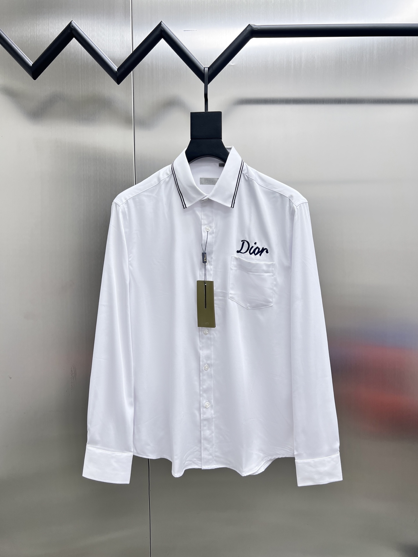 P195
迪奥 Dior🌟长袖 衬衫 衬衣🔥官网同步✨爆款 渠道货 高端定制 品质经得起任何形式检验,赋予你与众不同的上身体验!均经过严格的挑选工序,定制原版辅料,时尚百搭潮 上身优雅帅气, 个性十足,焕然一新的即视感 👍高版本
🐎🐎码数:M~3XL(尺码表在最后一张图片)