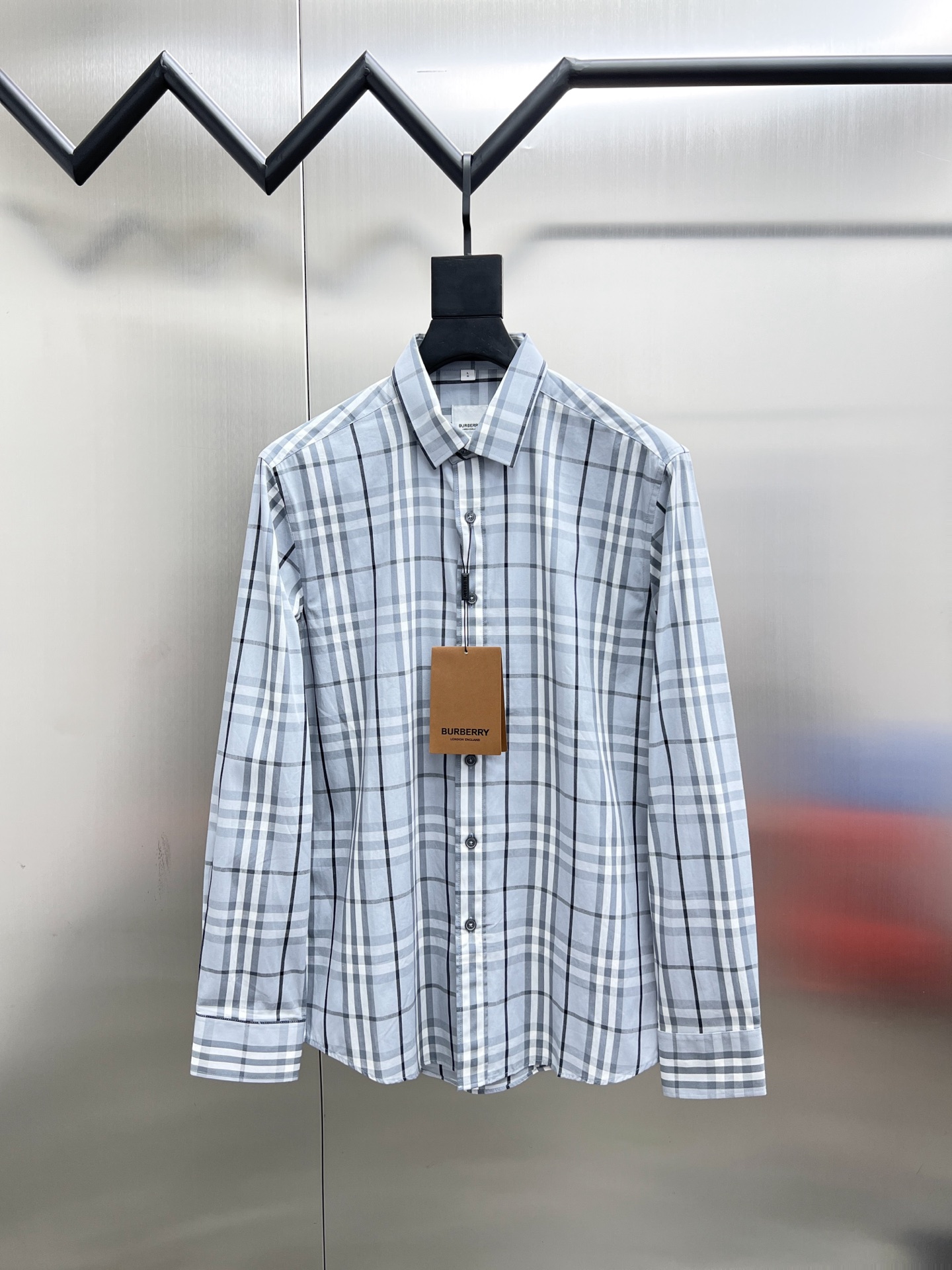 P190



 巴宝莉 Burberry🌟长袖 衬衫 衬衣🔥官网同步✨爆款 渠道货 高端定制 品质经得起任何形式检验，赋予你与众不同的上身体验！均经过严格的挑选工序，定制原版辅料，时尚百搭潮 上身优雅帅气， 个性十足，焕然一新的即视感 👍高版本

🐎🐎码数：M~3XL（尺码表在最后一张图片）