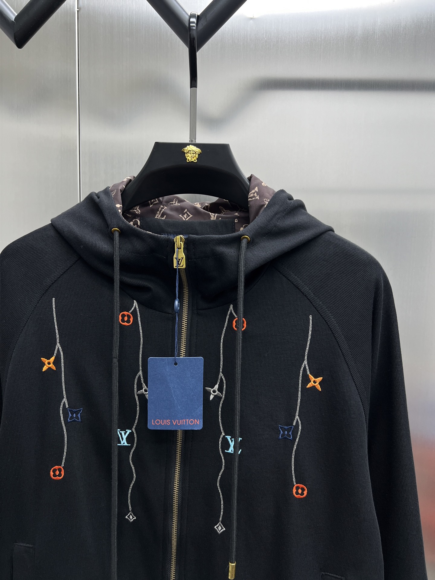 Louis Vuitton Chaqueta con Capucha Estampada para Hombre - Elegancia y Estilo 5 i1755850767589 7699 0 3