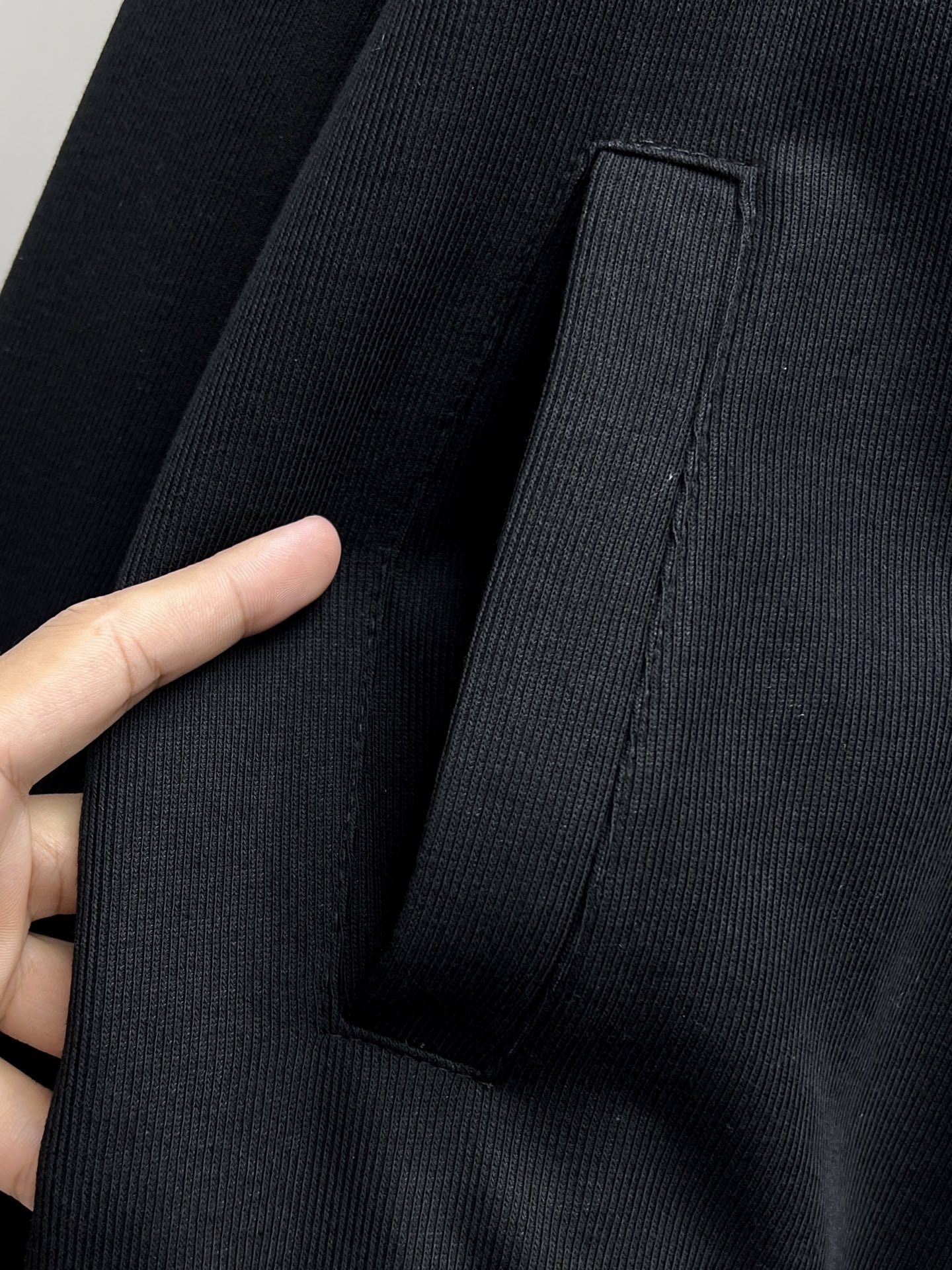 Louis Vuitton Chaqueta con Capucha Estampada para Hombre - Elegancia y Estilo 9 i1755850768577 8779 0 7