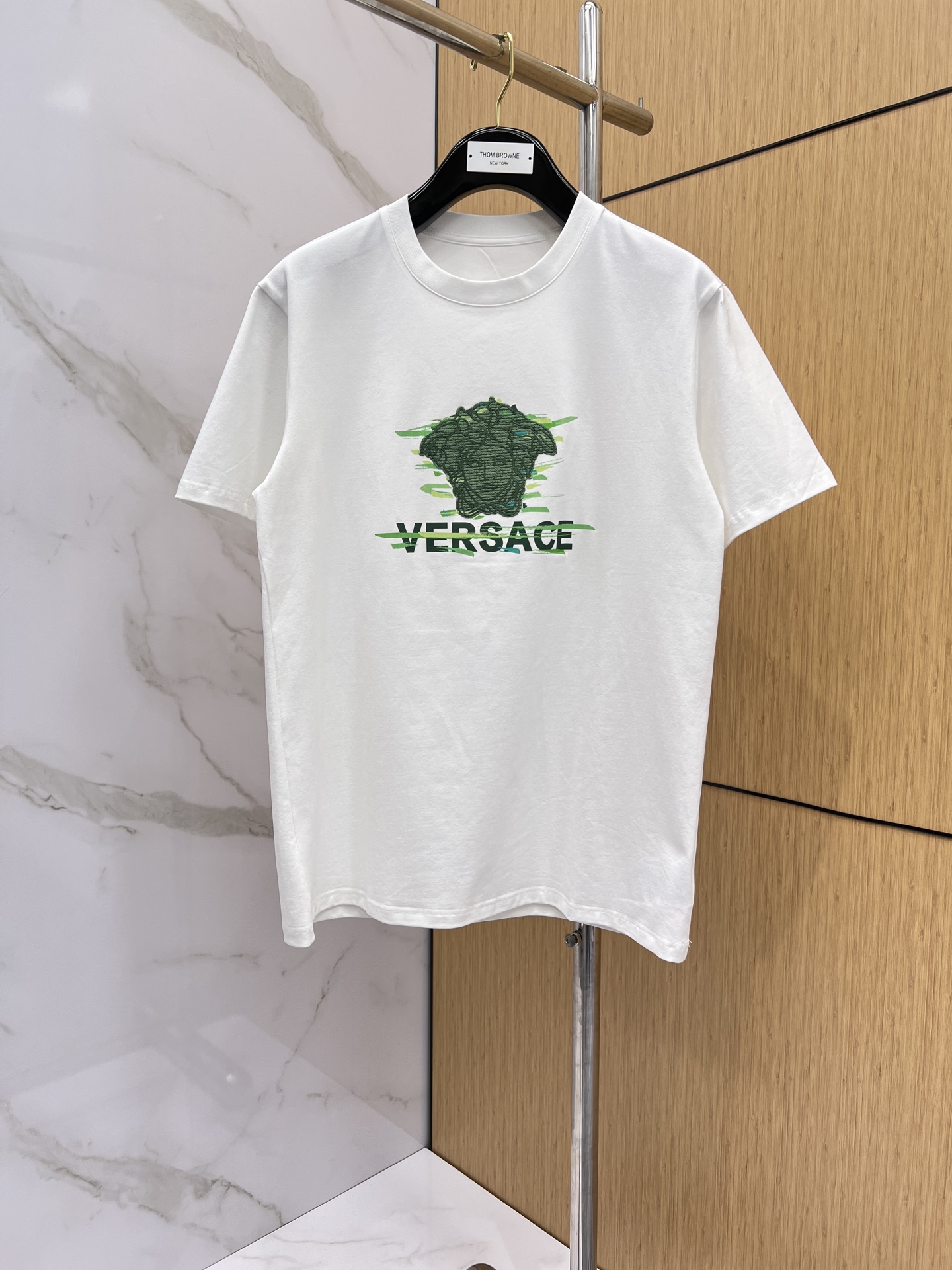 P125 Versace versace🌟 nuevo lanzamiento, última camiseta de cuello redondo de manga corta de la tienda insignia, alta …