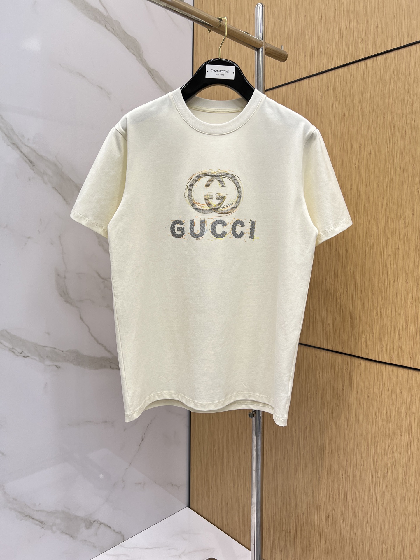P125 Gucci🌟Nuevo estilo, primer lanzamiento en tiendas, camiseta de cuello redondo de manga corta de alta gama, diseño…