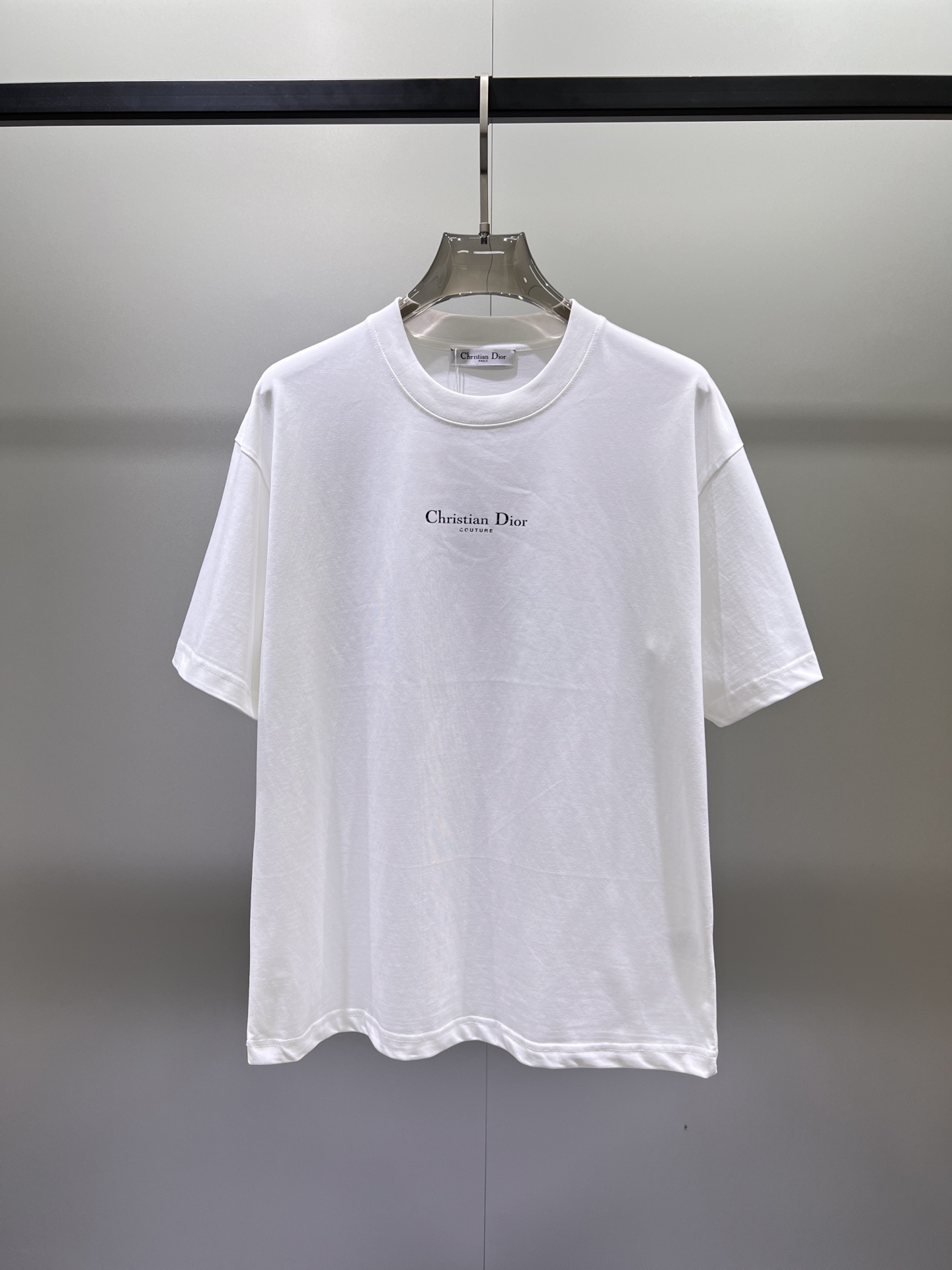P110 Dior🌟Nueva camiseta de manga corta resistente de doble capa con estampado de letras. Ya sea una camiseta o una su…