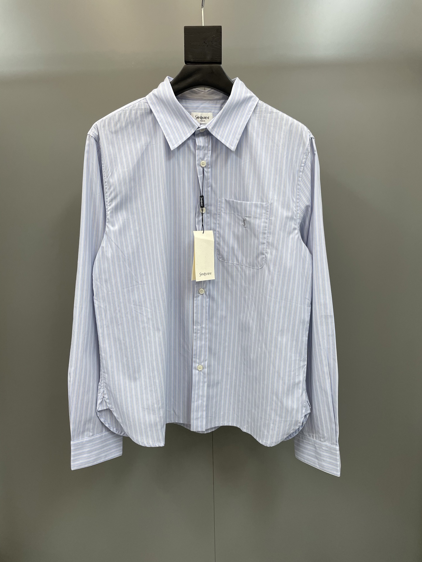 NO:779374,YSL26 new LE CASSANDRE striped peak collar button chest pocket long-sleeved shirt blue high version., Saint Laurent-clothing, saint laurent, saint laurent, shirts,19860909YSL26新款LE CASSANDRE条纹尖领纽扣胸袋长袖 衬衫 蓝色 高版本.,圣罗兰-服装,saint laurent,saint laurent,shirts,,Women's clothing