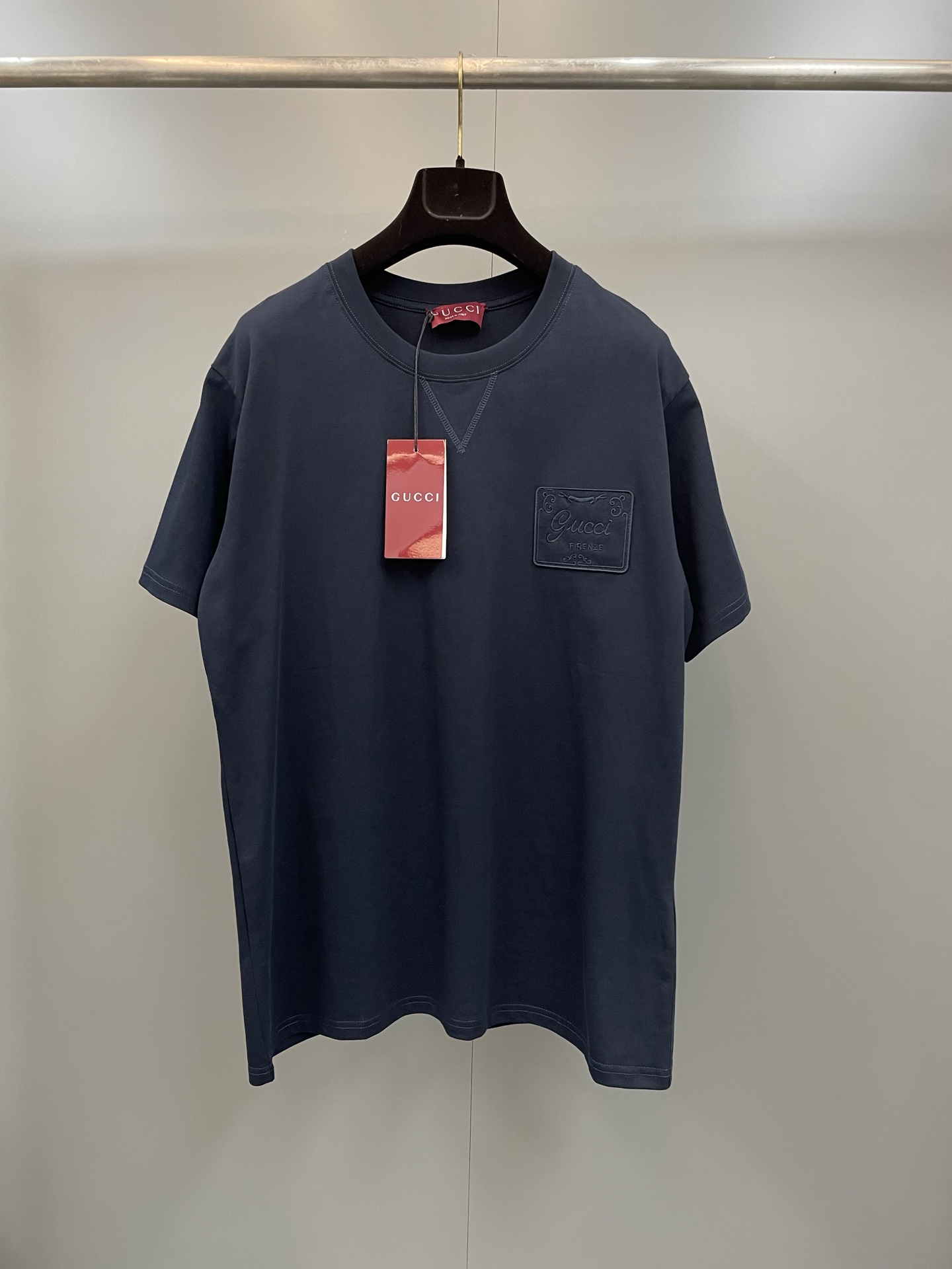 NO:775431,G's 26ss new T-shirt is made of heavy knitted cotton, carefully embellished with collection logo embroidery., Gucci-clothing, gucci, gucci, tees, t-shirt,19860909G家26ss新款T恤甄选重磅针织棉打造,精心缀饰典藏标识刺绣.,古驰-服装,gucci,gucci,tees，t-shirt,,Women's clothing