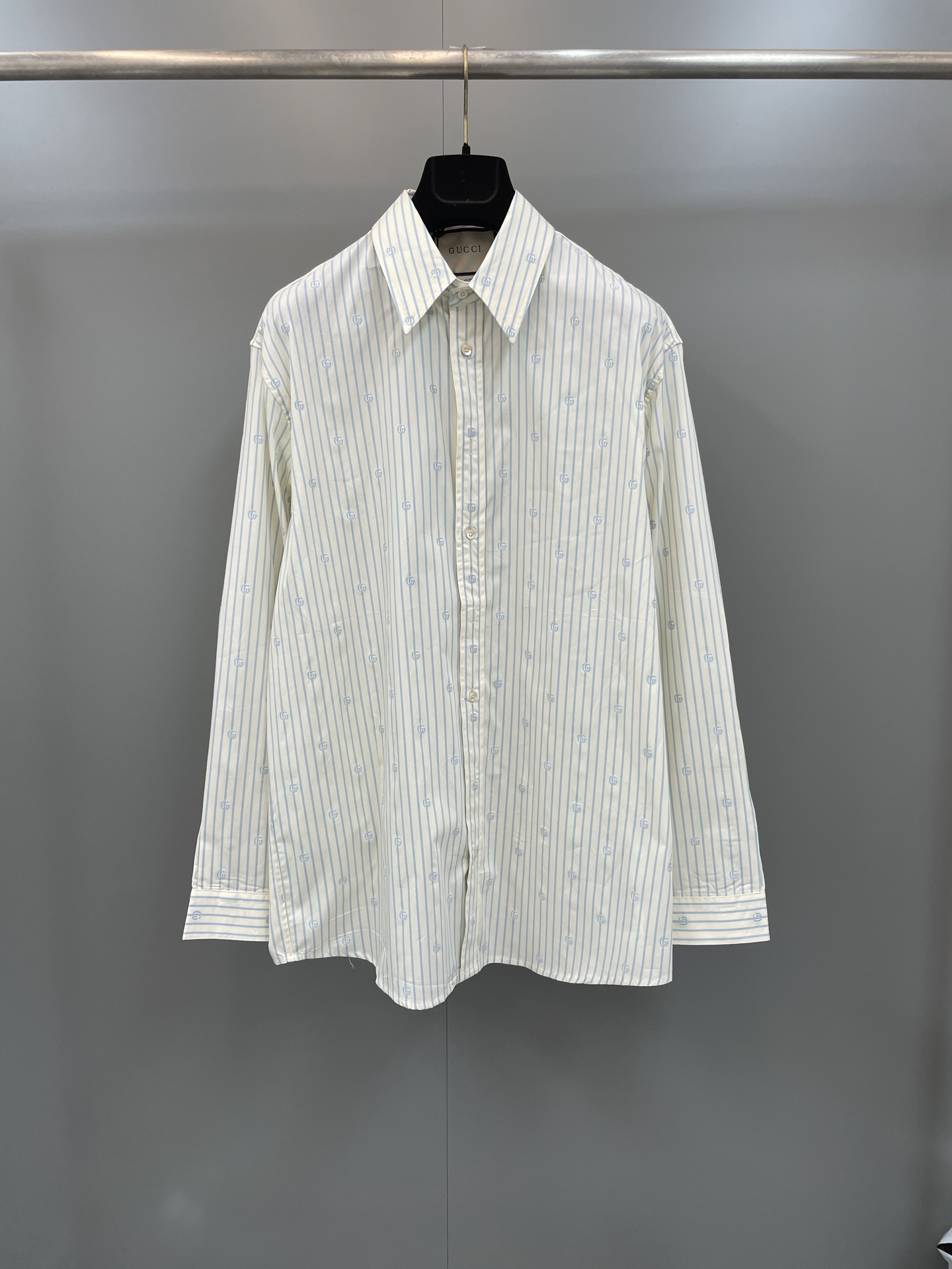 NO:779358,The G family’s classic model returns to the GG striped square collar single-breasted long-sleeved shirt, high version., Gucci-clothing, gucci, gucci, shirts,19860909G家经典款回归GG条纹方领单排扣长袖衬衫 高版本.,古驰-服装,gucci,gucci,shirts,,Women's clothing