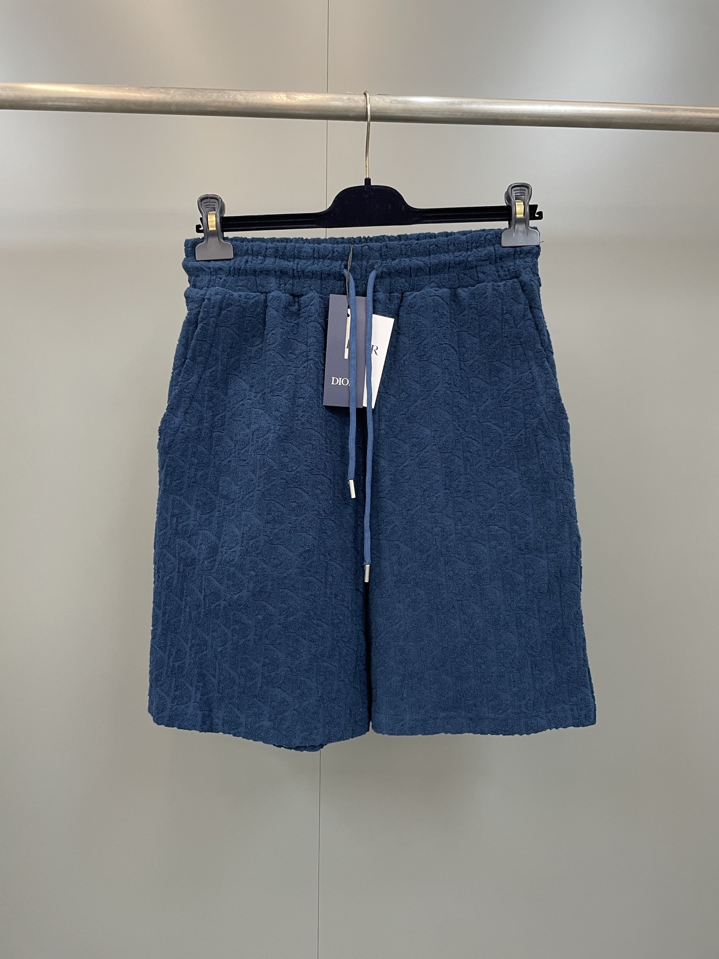 NO:781419,CD 25ss new navy blue cotton terry fabric shorts are decorated with tonal jacquard patterns, paying tribute to the classic Oblique print. Create a casual effect. Loose fit, can be matched with the same T-shirt to enhance the style., Dior-clothing, dior, shorts, tees, t-shirt,19860909CD 25ss新款藏青色棉质毛圈面料短裤饰以同色调提花图案,致敬经典的 Oblique 印花.打造休闲效果.宽松版型,可与同款T恤搭配,提升格调.,迪奥-服装,dior,shorts,tees，t-shirt,,Women's clothing