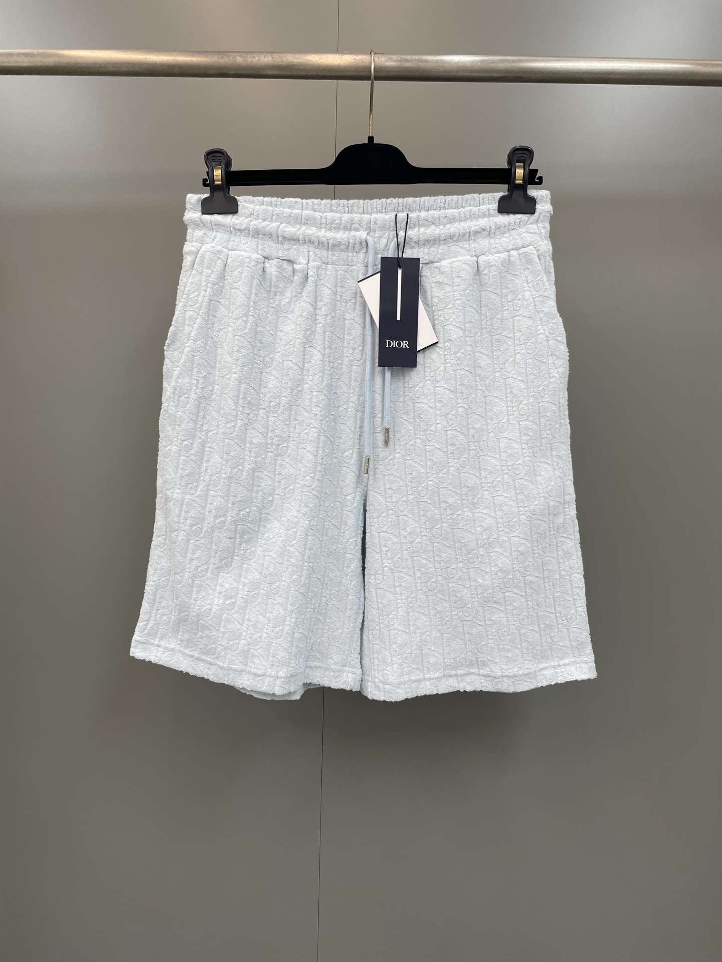 NO:781431,CD25ss new light blue cotton terry fabric shorts are decorated with tonal jacquard patterns, paying tribute to the classic Oblique print. Create a casual effect. Loose fit, can be matched with the same T-shirt to enhance the style., Dior-clothing, dior, shorts, tees, t-shirt,19860909CD25ss新款浅蓝色棉质毛圈面料短裤饰以同色调提花图案,致敬经典的 Oblique 印花.打造休闲效果.宽松版型,可与同款T恤搭配,提升格调.,迪奥-服装,dior,shorts,tees，t-shirt,,Women's clothing