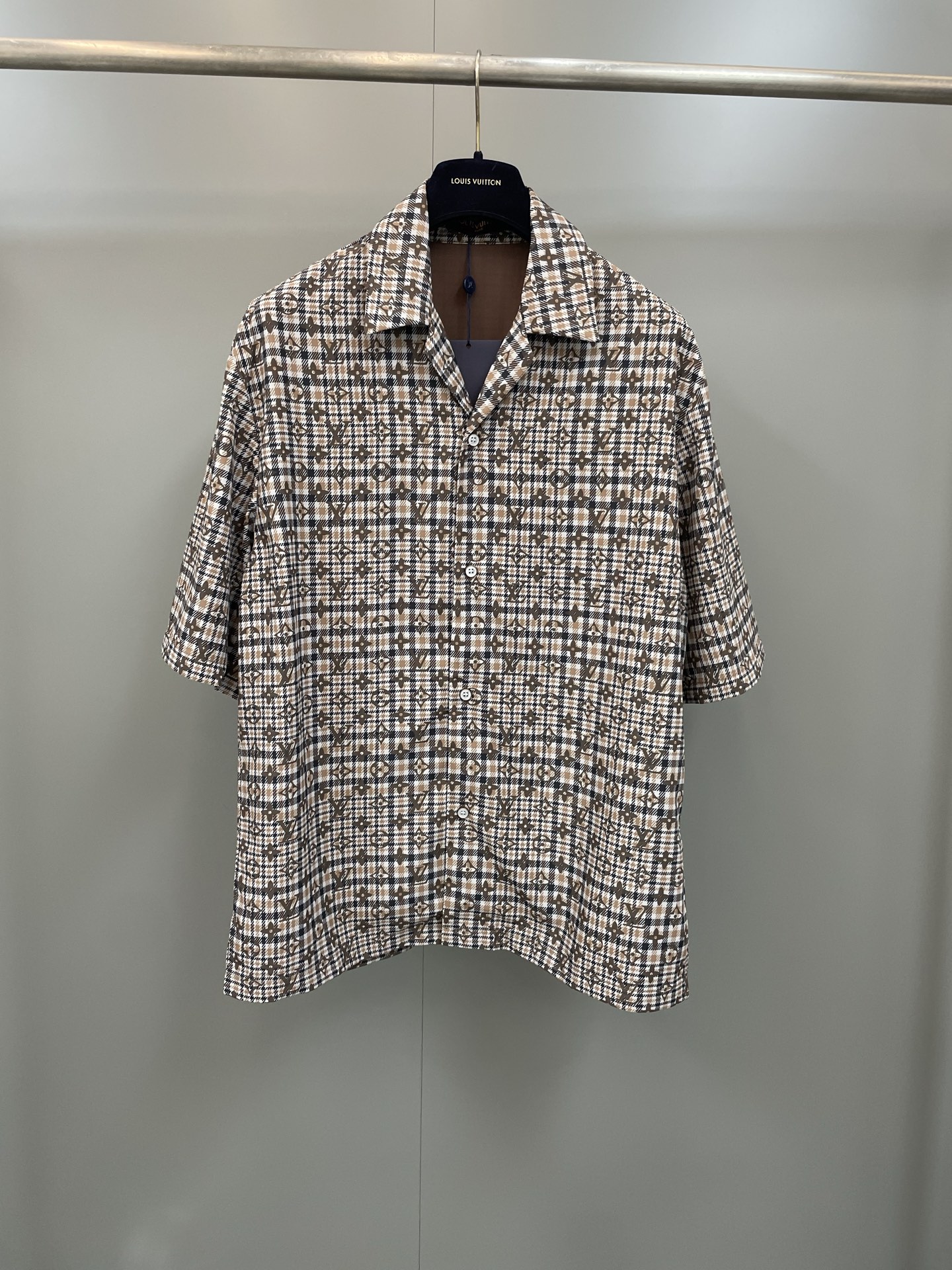 NO:780552,Lujia 26ss new full-print floral letter shirt square collar shirt short-sleeved, Louis Vuitton-clothing, louis vuitton, louis vuitton, louis vuitton, shirts, T-shirt,19860909驴家26ss新款满印花卉字母衬衫方领衬衫短袖,路易威登-服装,louis vuitton,louis vuitton,louis vuitton,shirts,T-shirt,,Women's clothing