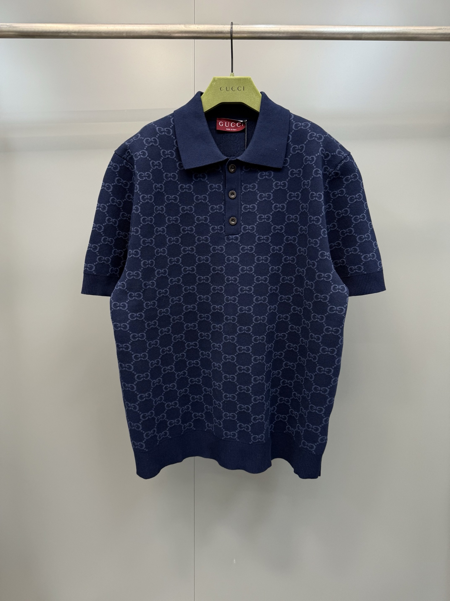 NO:786860,G Home 26ss new GG pattern polo shirt. The classic GG pattern in the series is presented through different textile techniques to create a rich visual effect. This Polo shirt is made of GG cotton and mulberry silk blended knitted jacquard fabric, and is carefully decorated with the iconic monogram pattern., Gucci - Clothing, gucci, gucci,19860909G家 26ss新款GG图案polo衫 该系列中经典GG图案通过不同的纺织工艺呈现,打造丰富的视觉效果.这款Polo衫甄选GG棉和桑蚕丝混纺针织提花面料打造,精心缀饰标志性字母交织图案.,古驰-服装,gucci,gucci,,Women's clothing