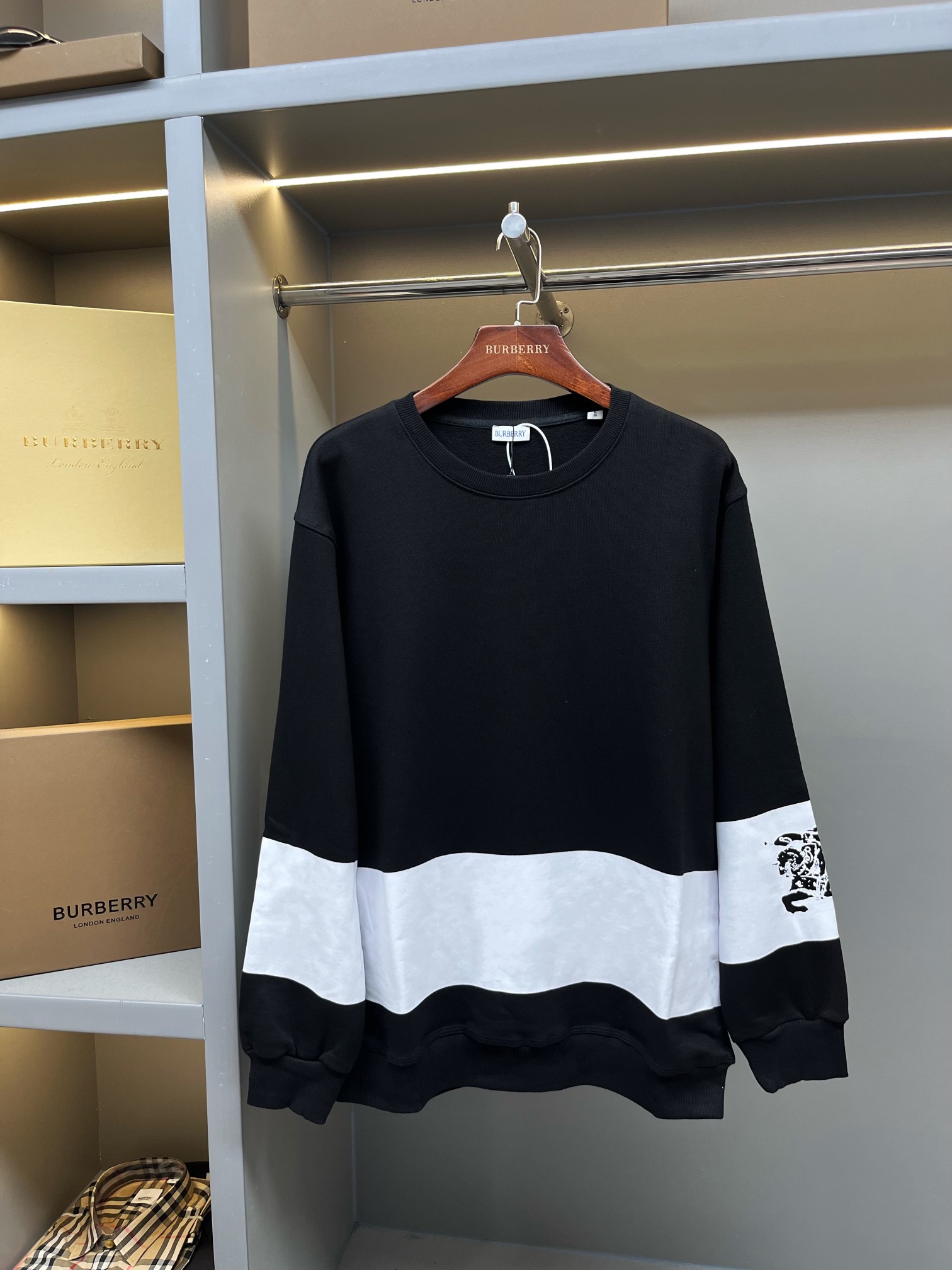 🅱️ Sudadera de cuello redondo con estampado de caballero ecuestre y rayas decorativas. [Tesoro de la tienda, producto …