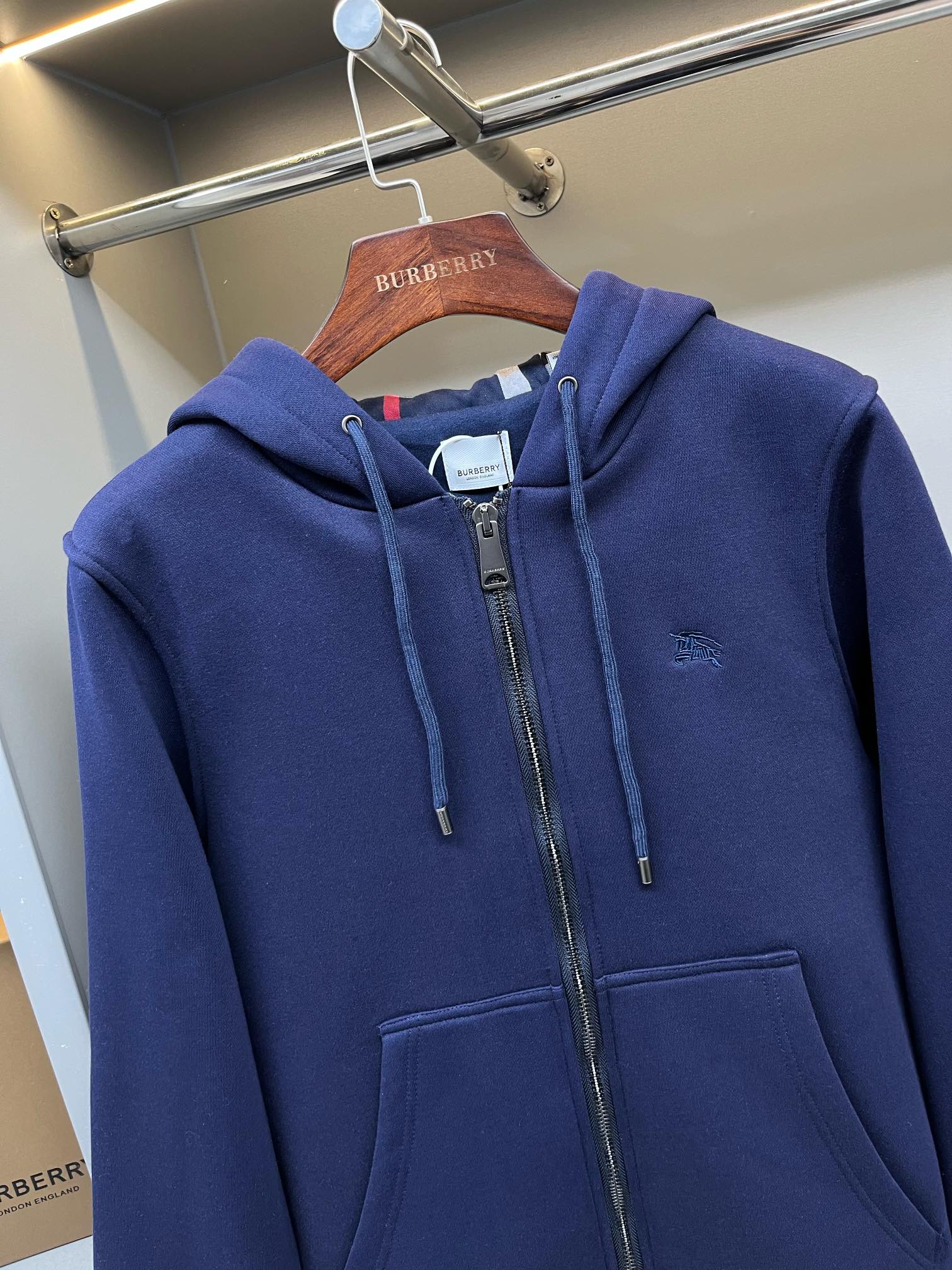 Sudadera con Capucha Burberry Azul Marino con Cremallera y Bordado 3 i1728845408 177 2