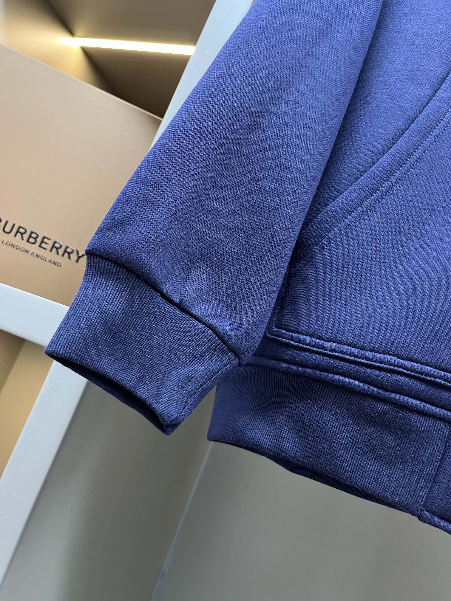 Sudadera con Capucha Burberry Azul Marino con Cremallera y Bordado 6 i1728845408 469 1